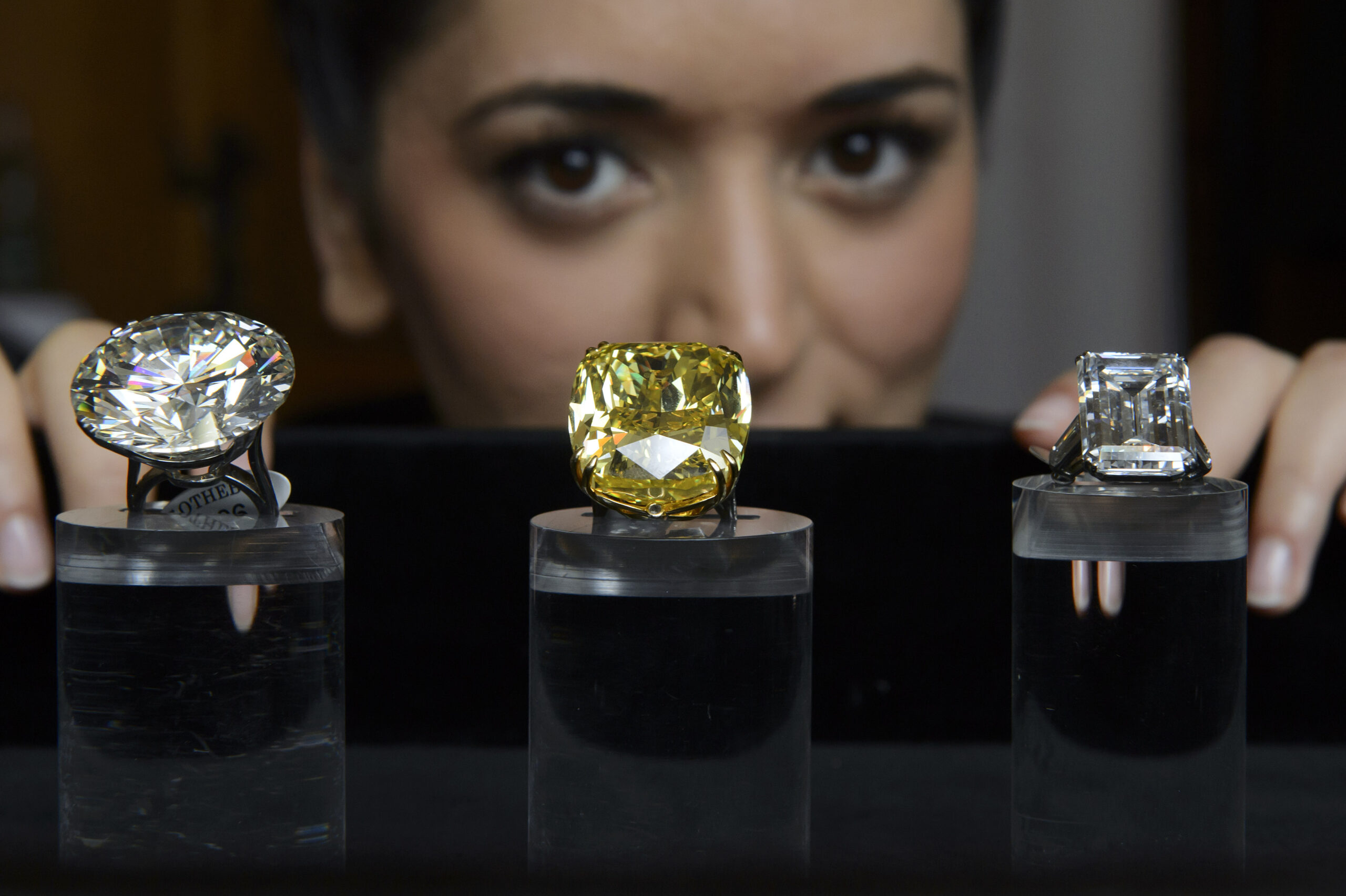 Geneva jewelry auction hauls record $141.5 million