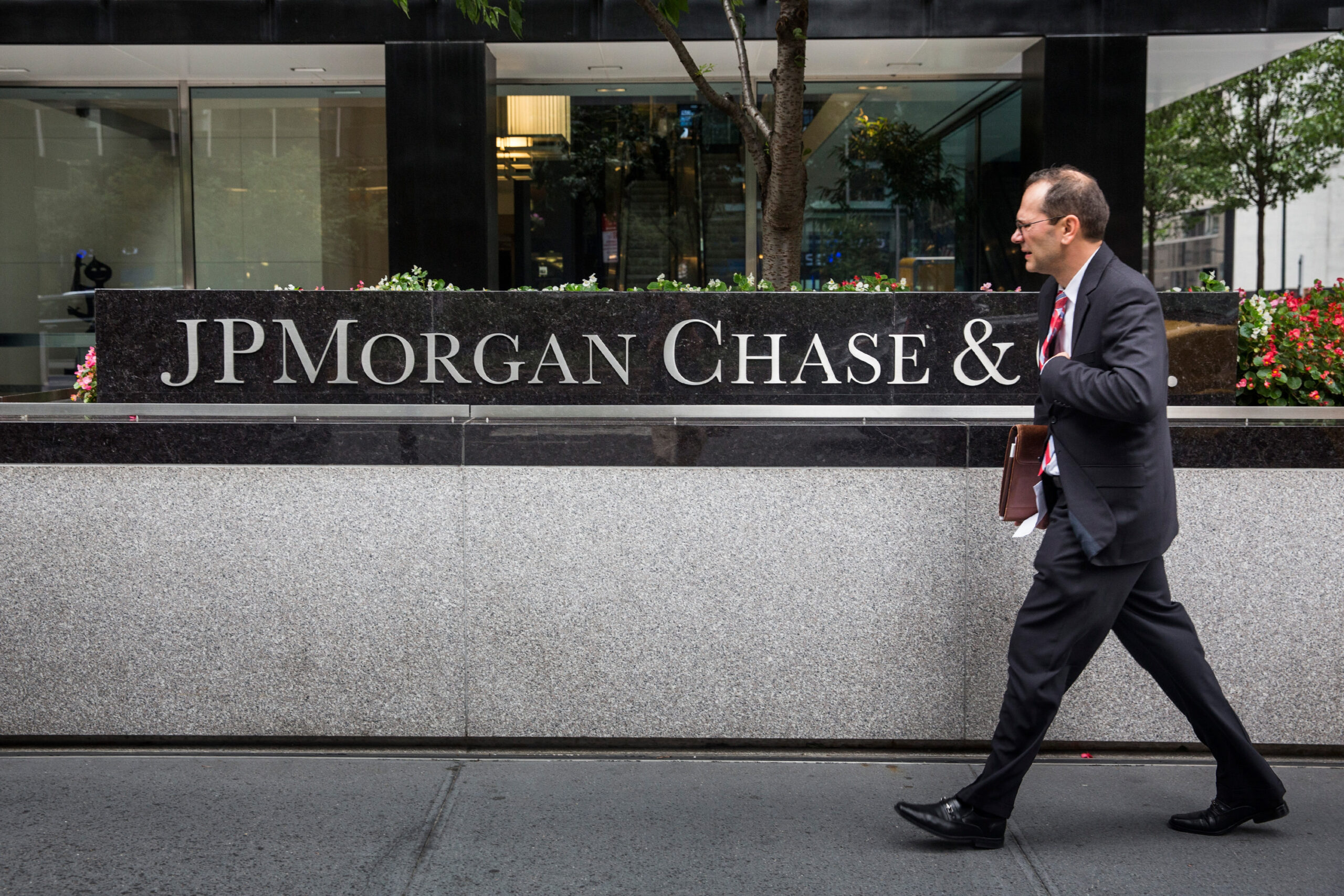 JPMorgan investigated over foreign exchange trading