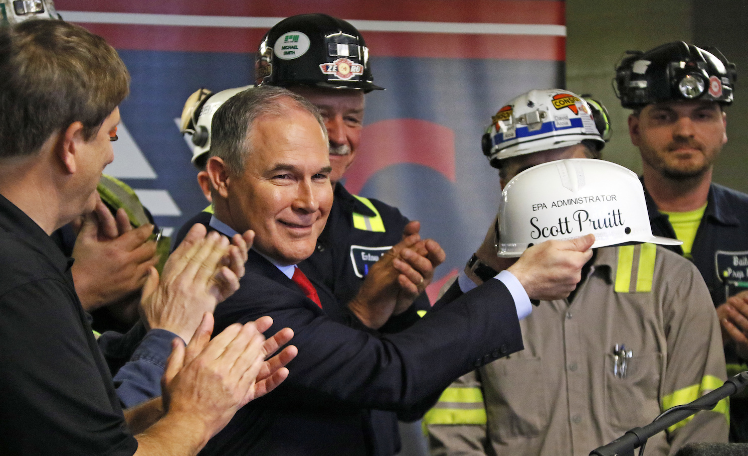 EPA’s Pruitt, lawmakers recommit to public trust in East Chicago