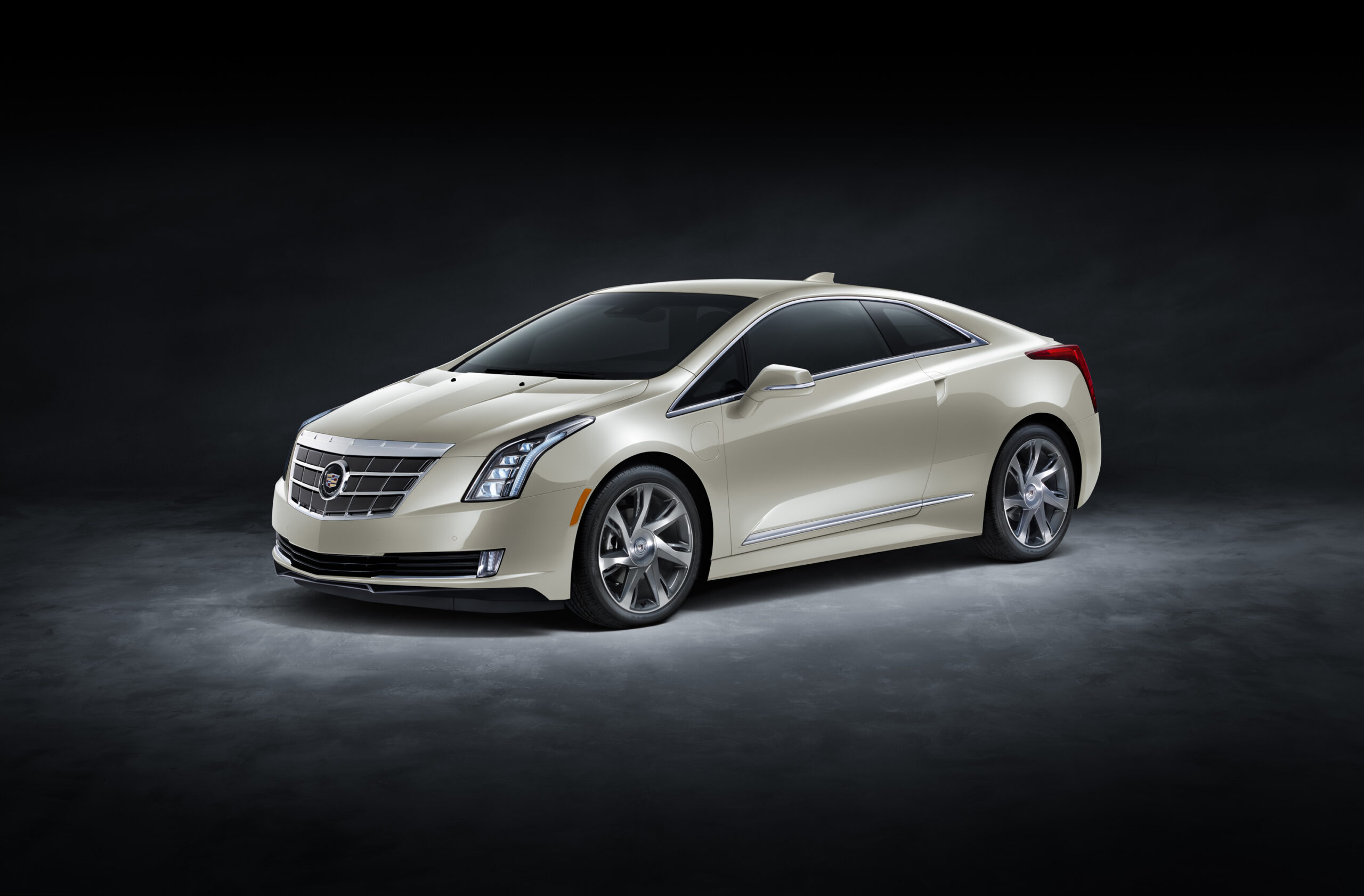 Despite dismal Volt sales, GM doubles down with expensive, less comparable Cadillac version