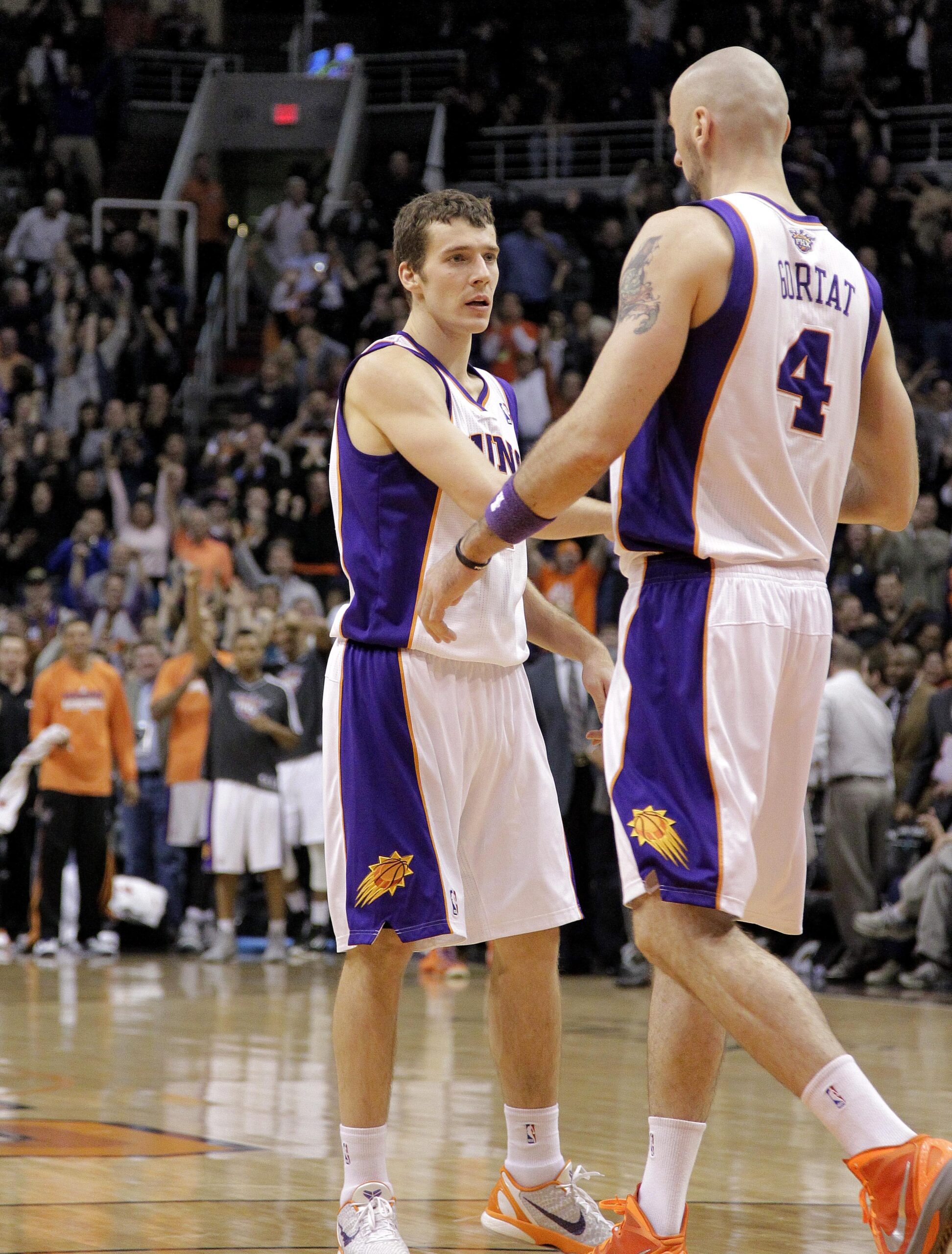 Suns edge Grizzlies 82-80