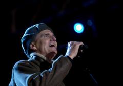 James Taylor delivers gentle zingers to past GOP presidents