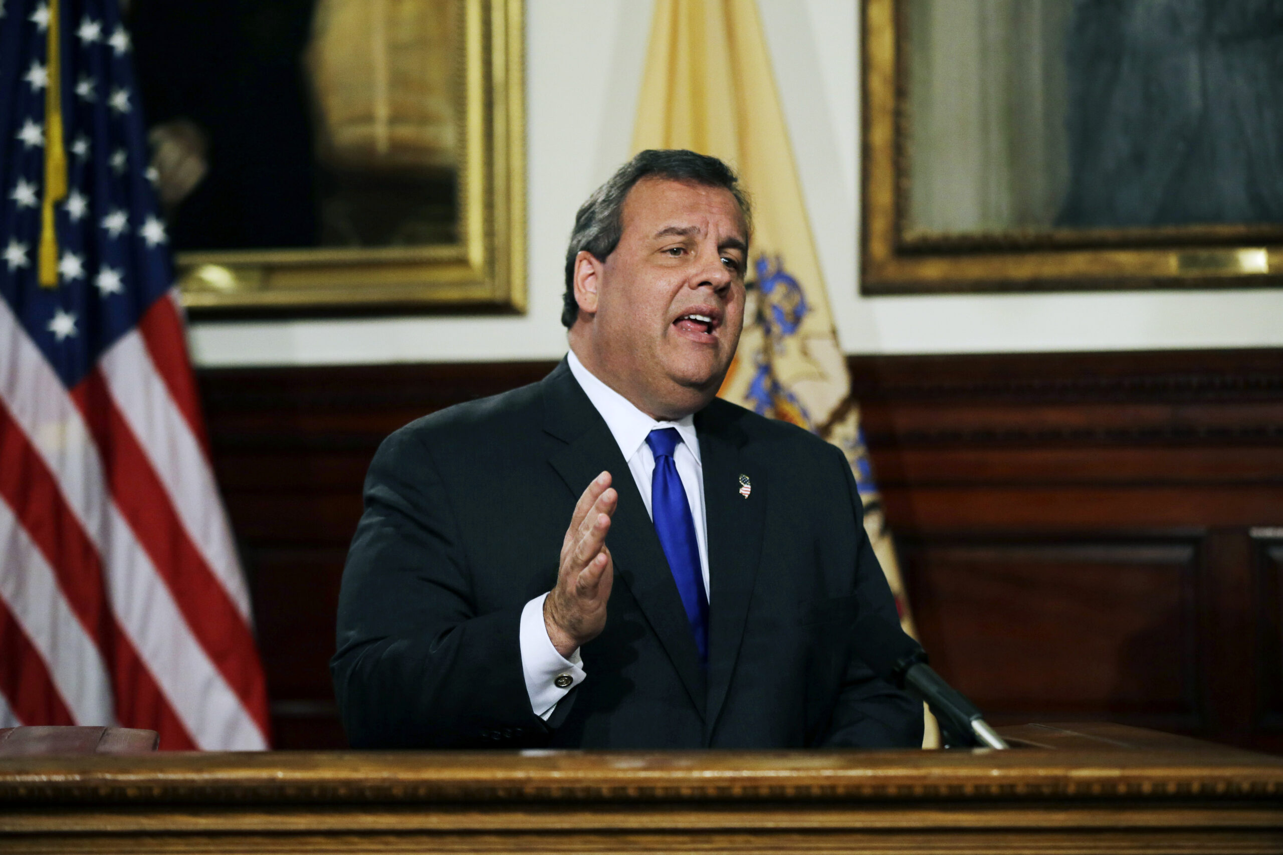 Poll: Chris Christie leads Hillary Clinton for first time in Iowa