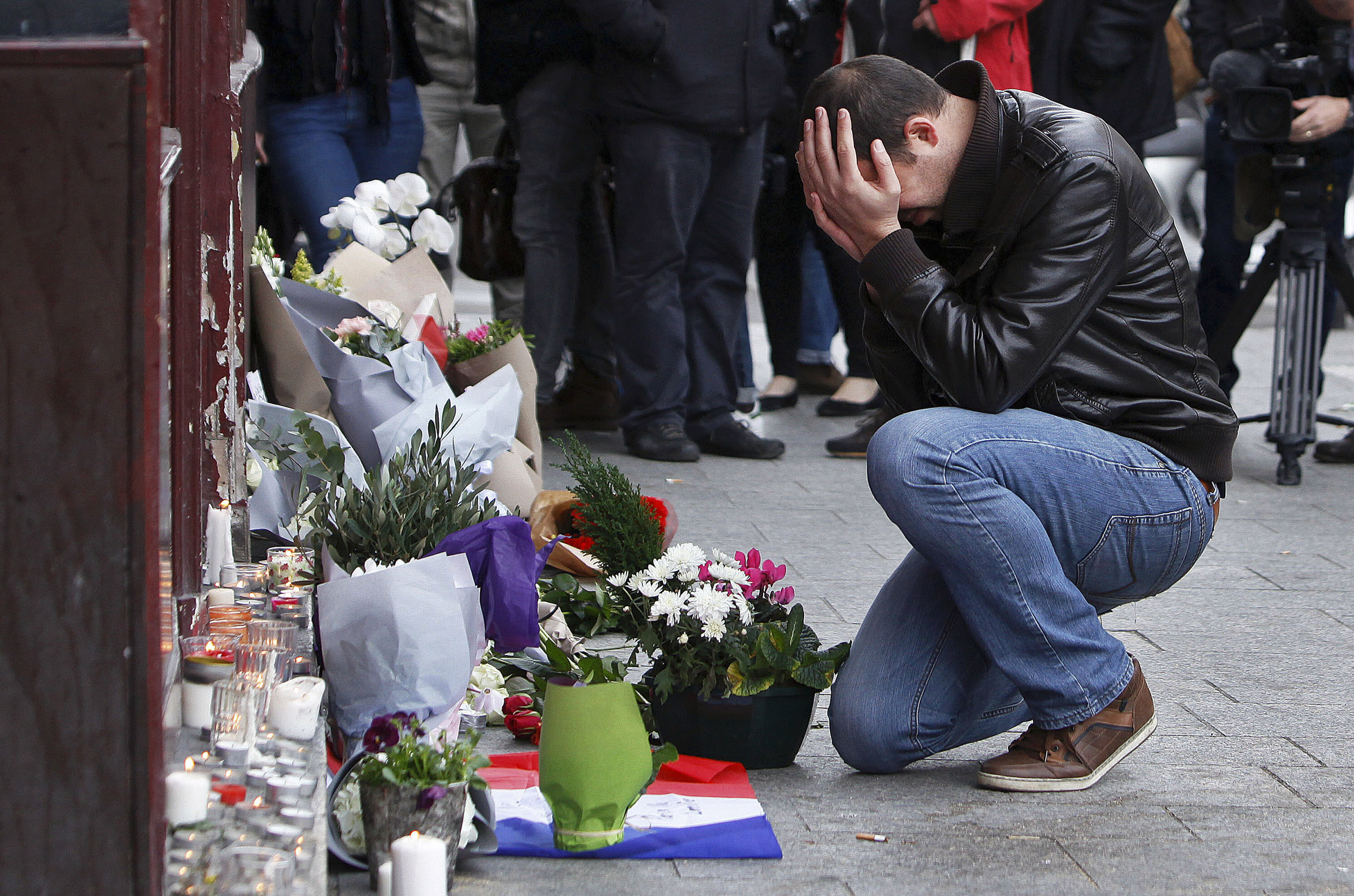 1 American killed, others injured in Paris attacks