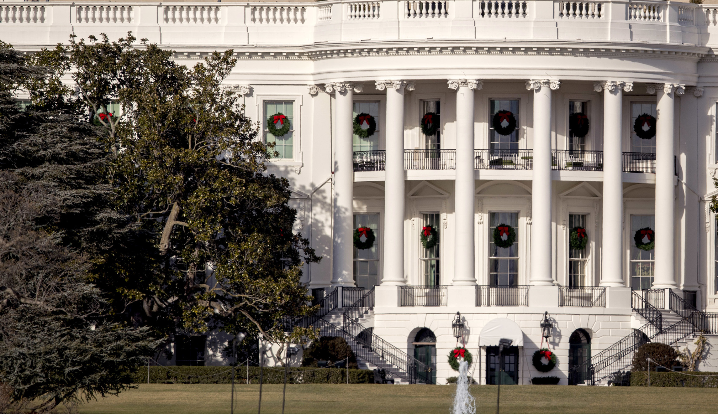 Chelsea Clinton thanks Melania Trump for preserving part of the magnolia tree