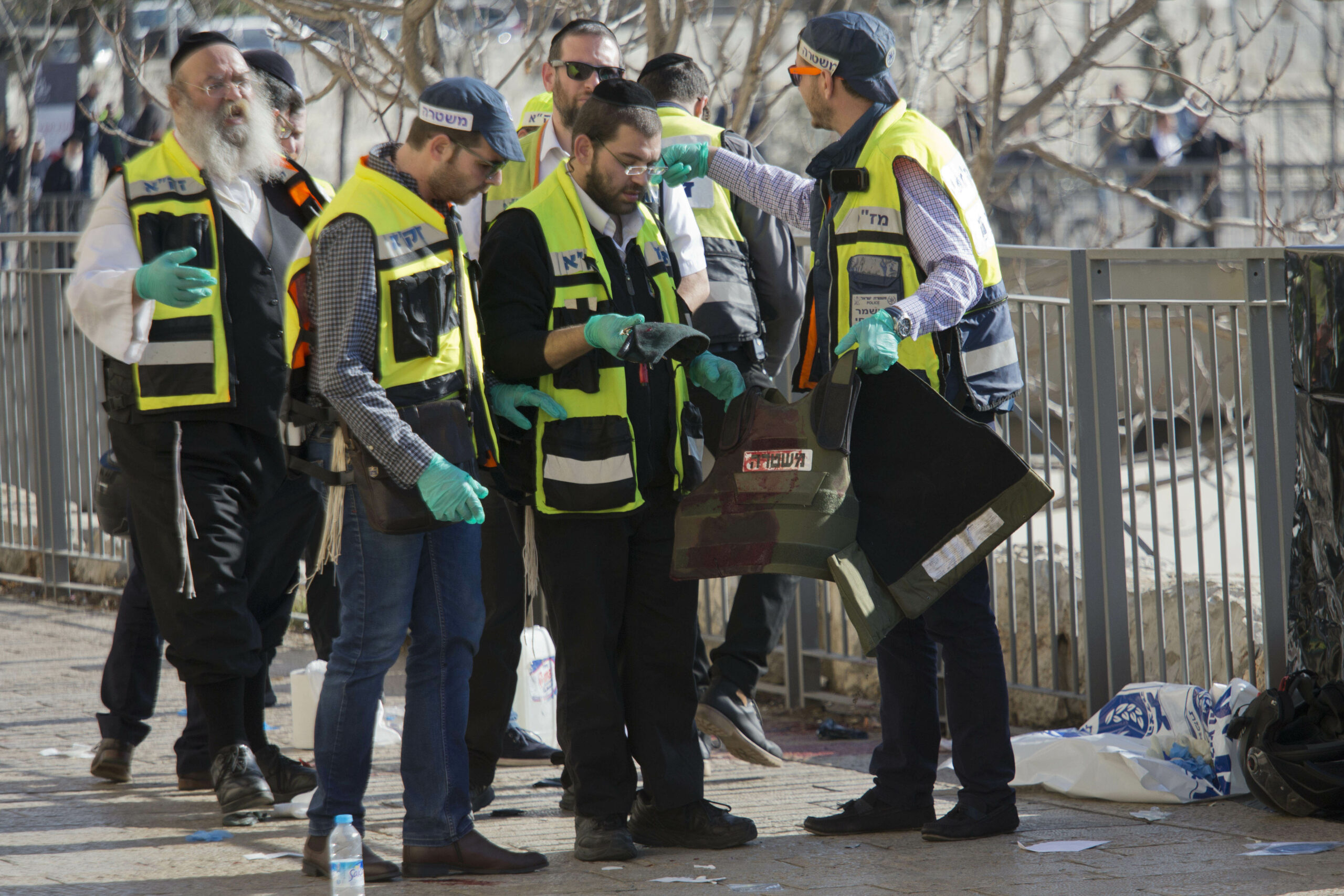 AP publishes misleading headline on Palestinian stabbing attack