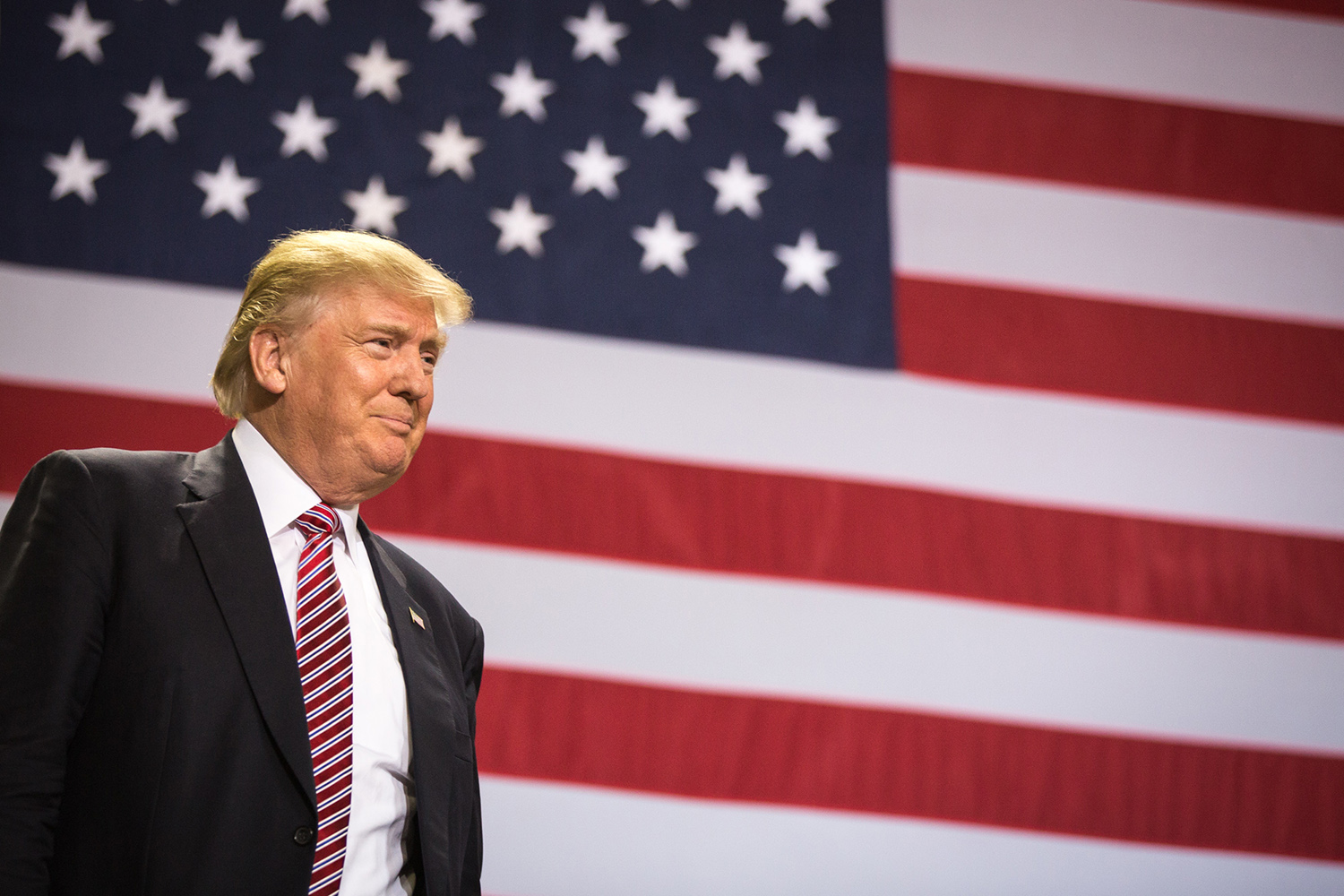Poll: Trump closing in on Clinton