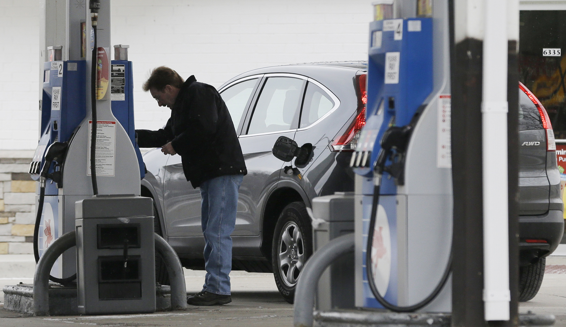 Trump touts low gas prices on Fourth of July