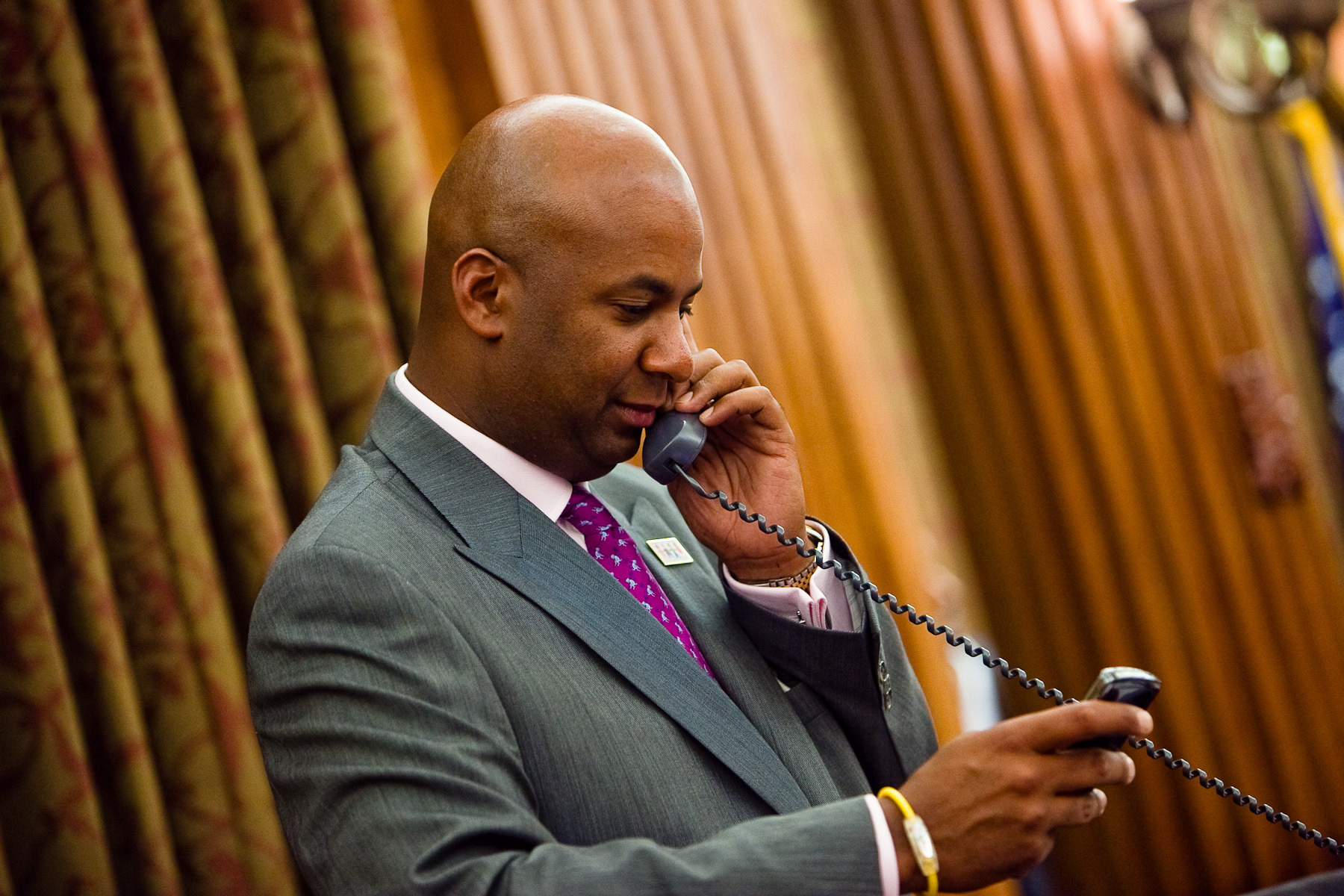 Council weighs plan for longer-lasting business licenses