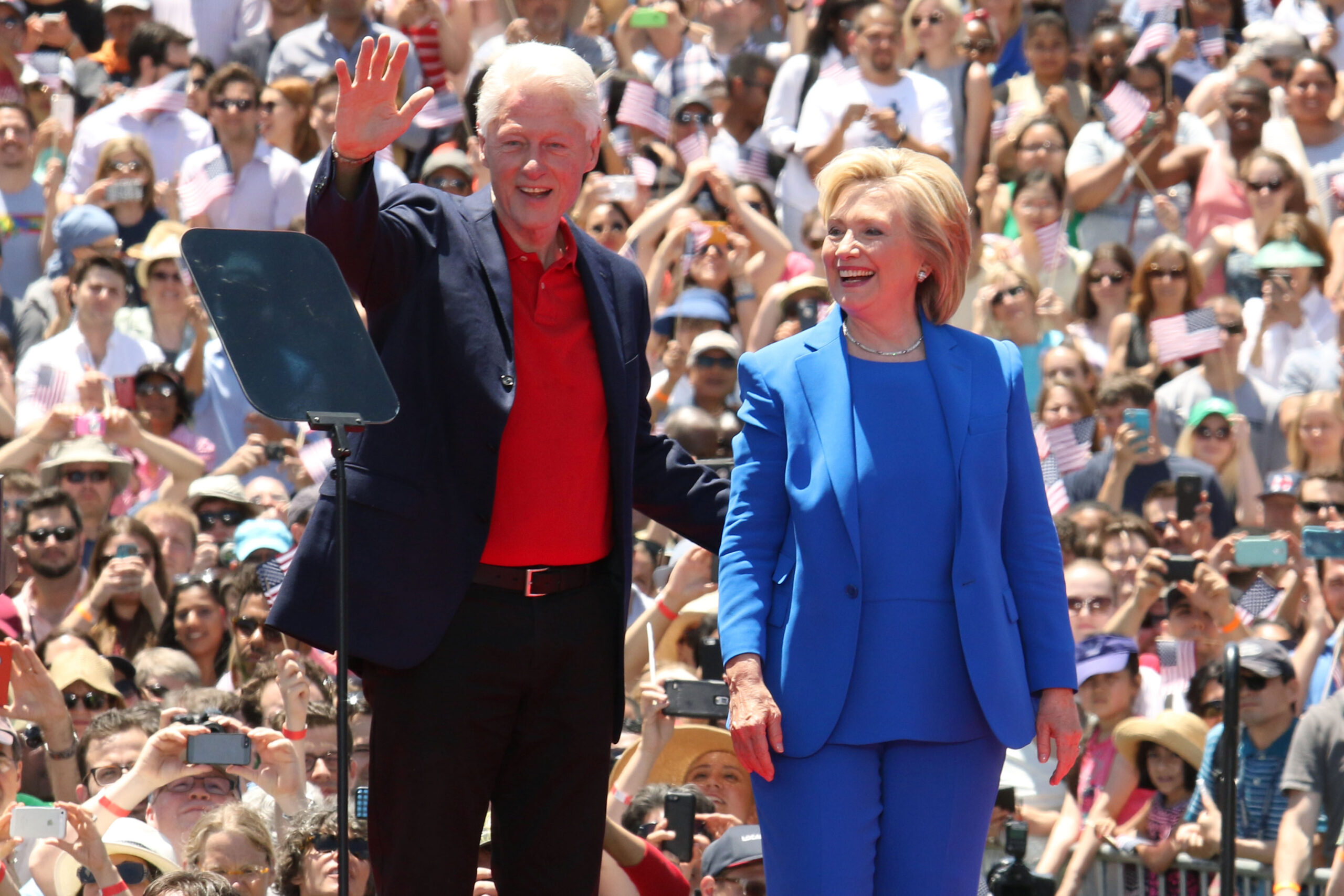 Bill Clinton stumps for his wife in Iowa hours before Jefferson-Jackson dinner