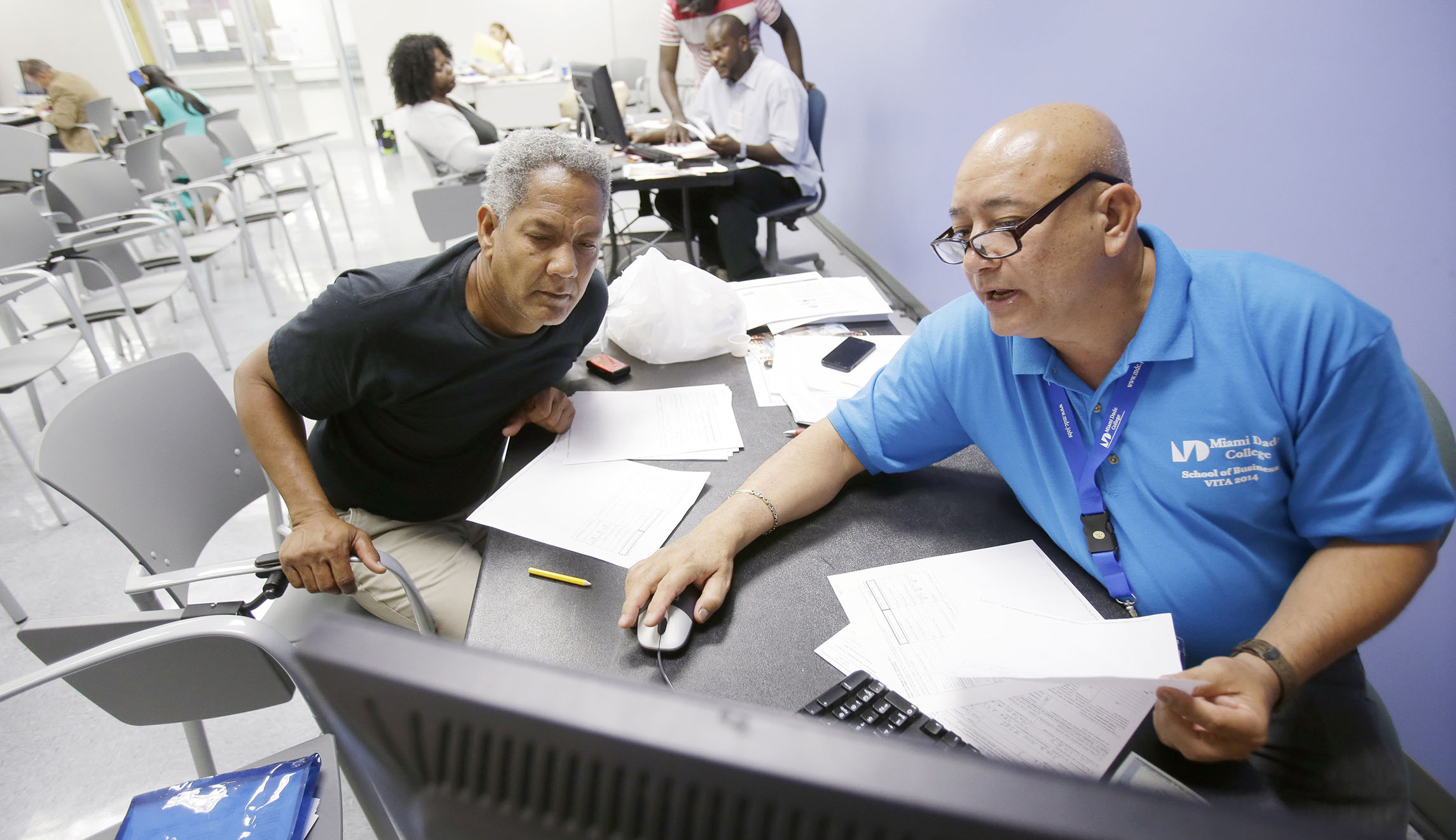 Poll: 7 in 10 want middle-class tax cuts, simpler code