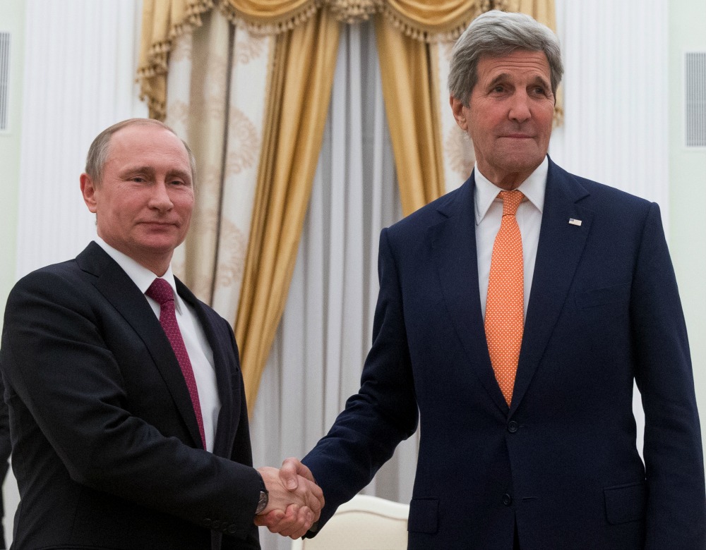 Putin pokes Kerry for carrying his own bags