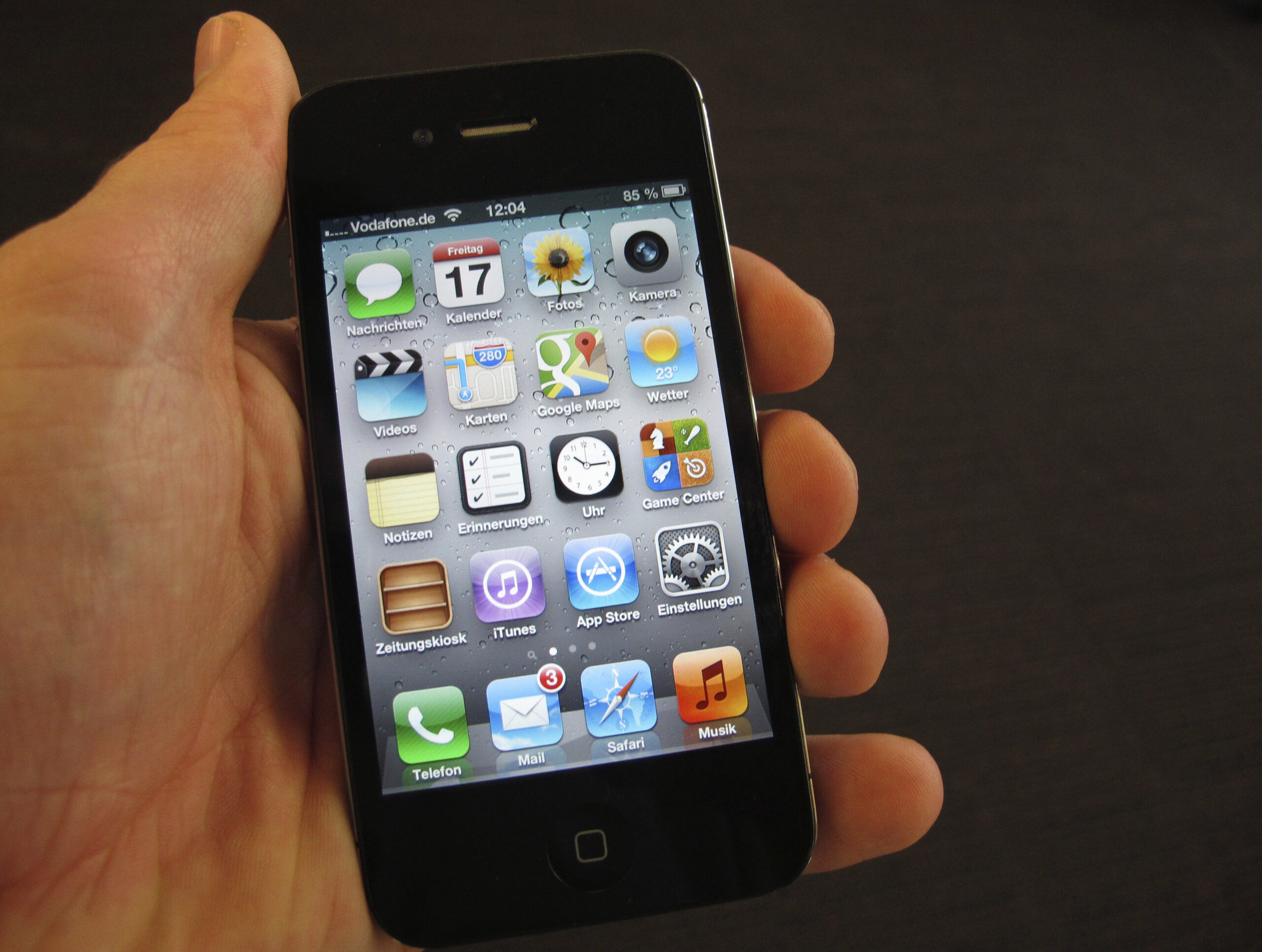 Top general to teens: Watch what you post online!