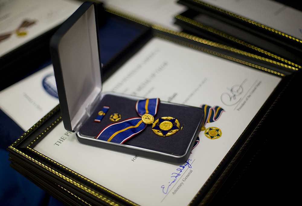 Obama to award 13 Medals of Valor Monday
