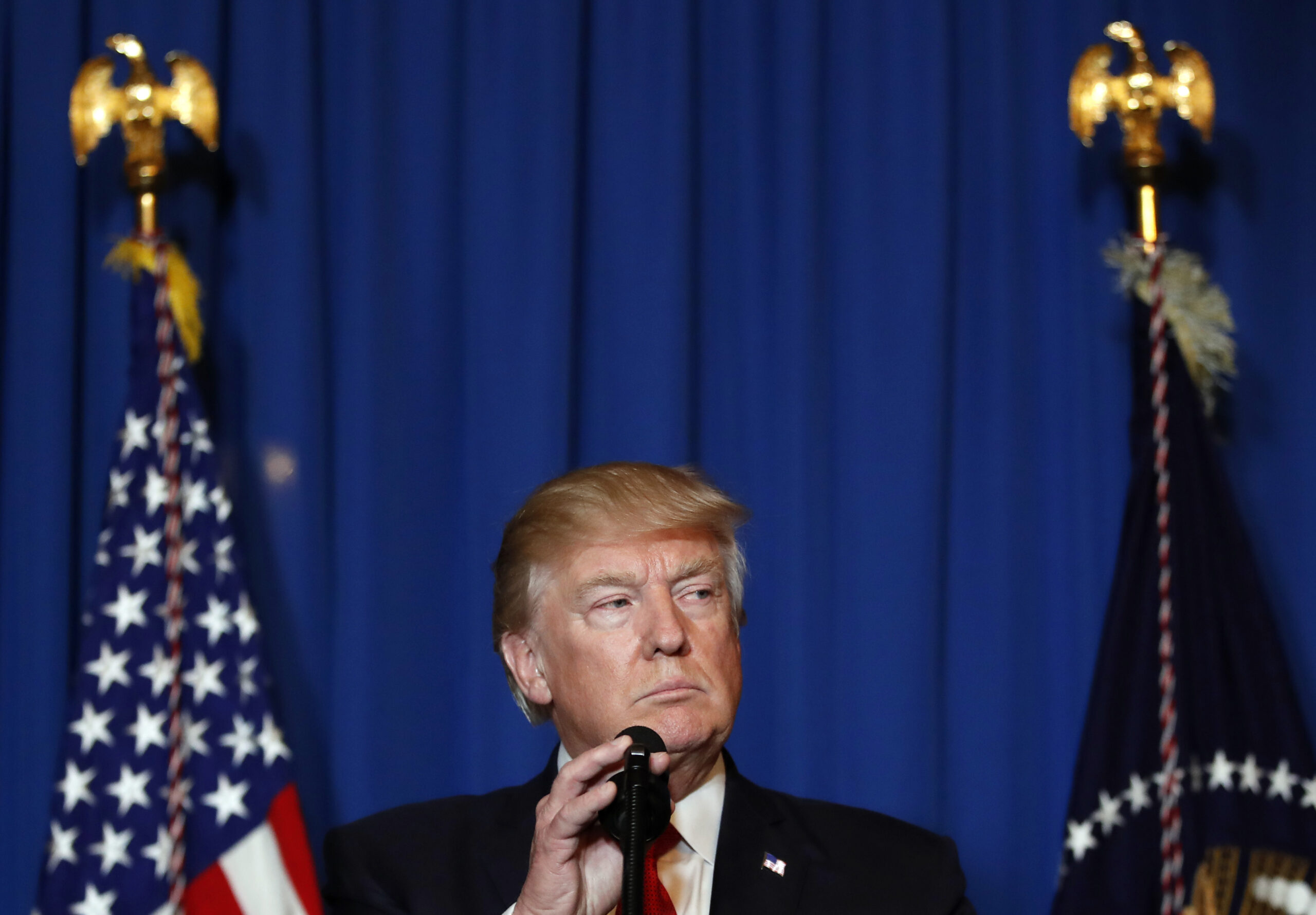 White House walks thin line on support for Syrian regime change