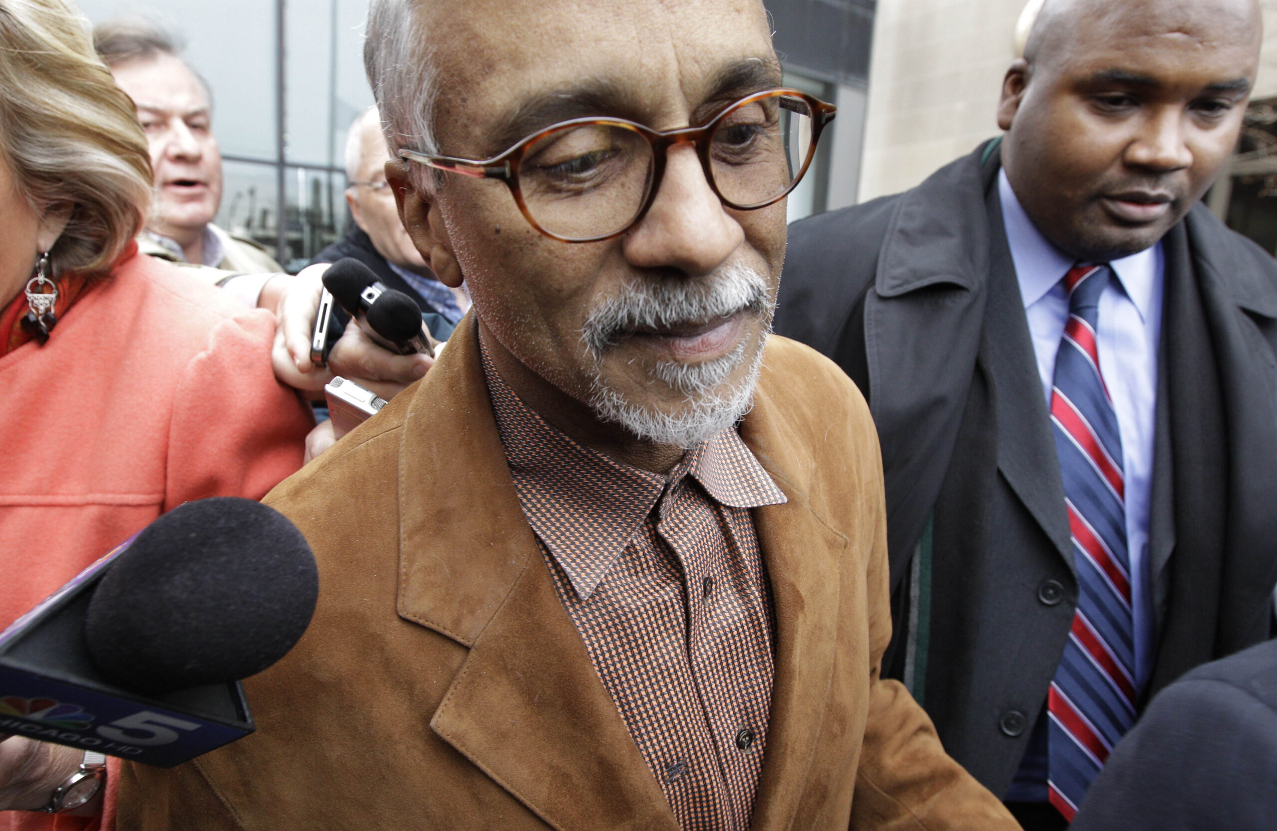 Illinois lawmaker released on weapons charge