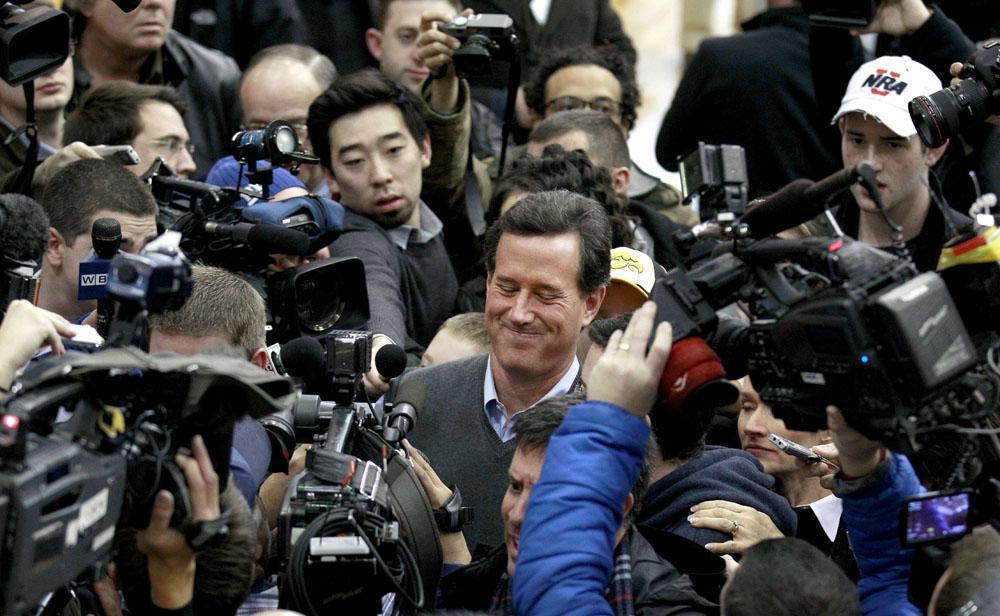 Romney edges Santorum in Iowa photo finish