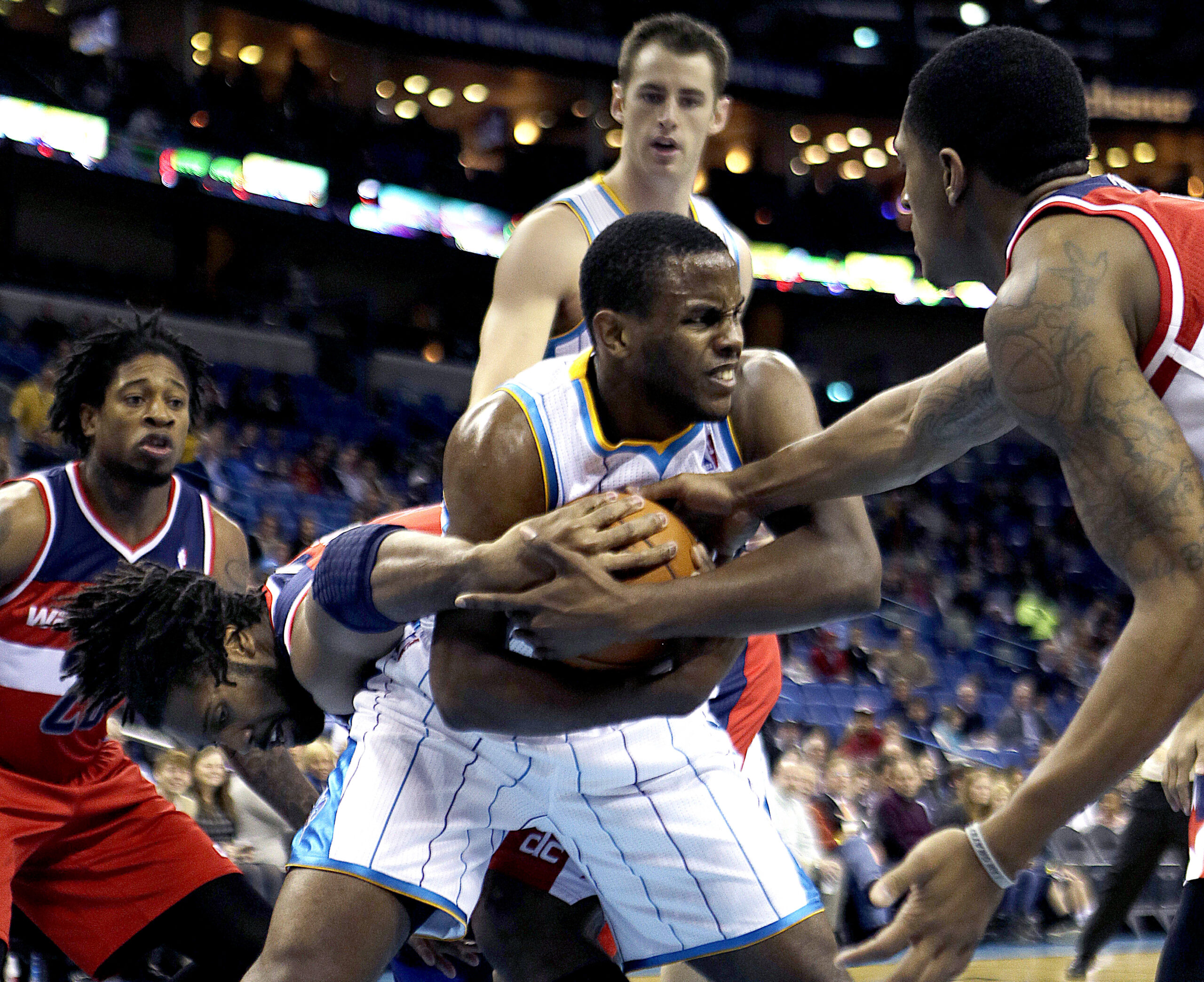 Crawford leads Wizards over Davis, Hornets 77-70