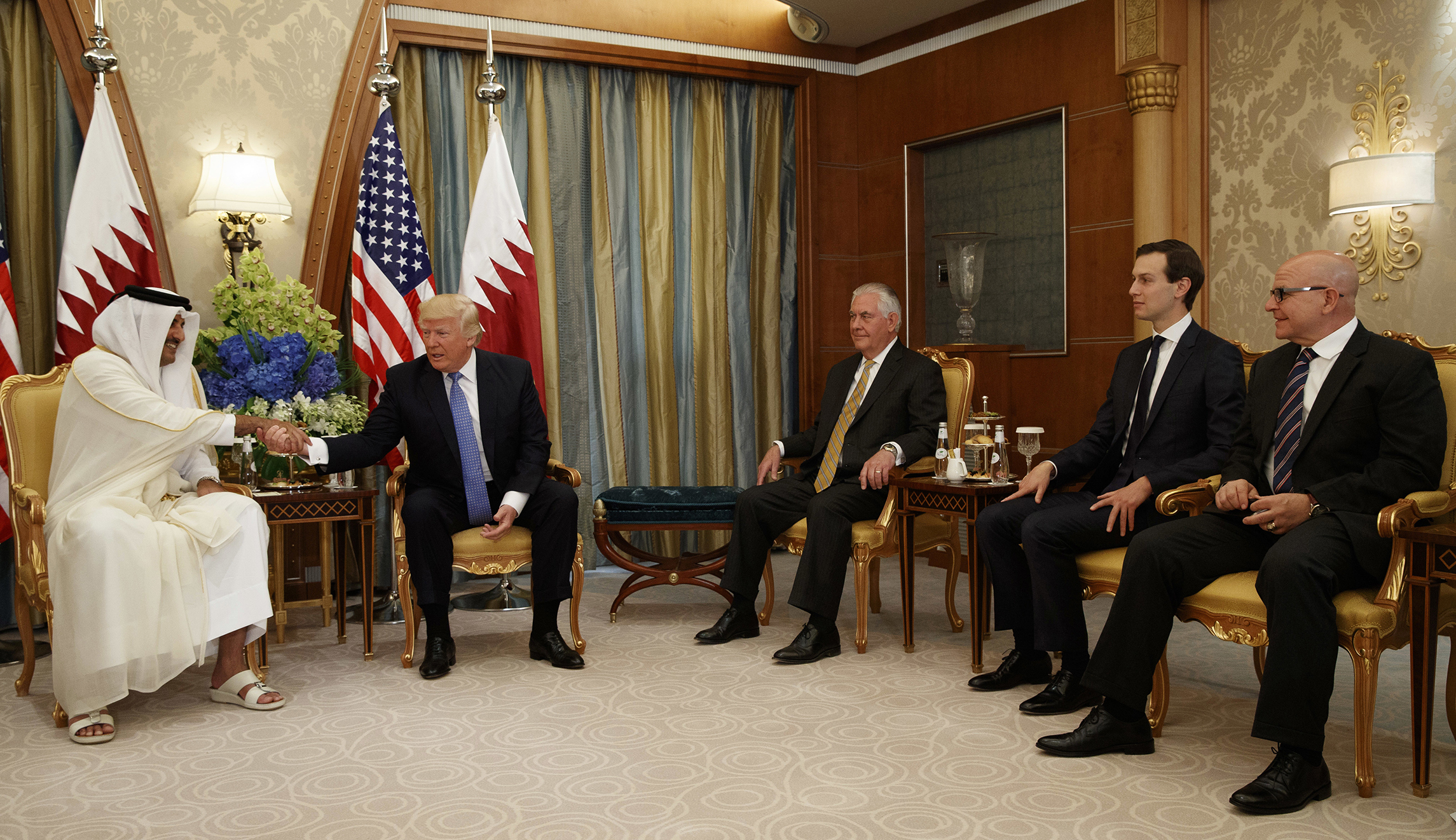 Trump calls leader of Qatar after tweets on ‘extremism’