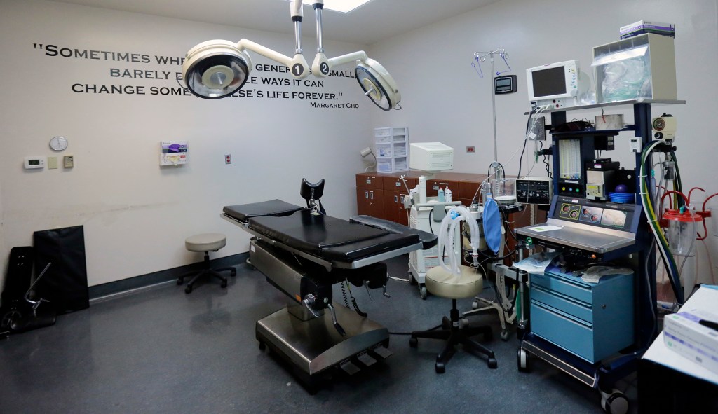 Judge strikes down Texas abortion ban