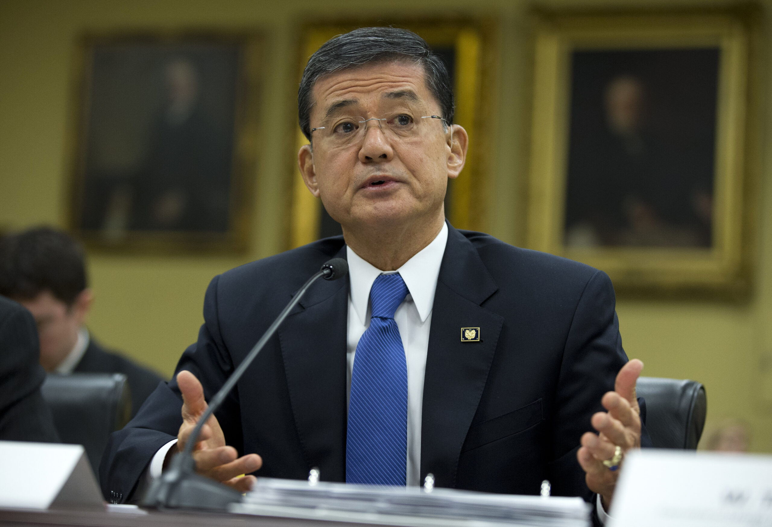 VA giving big bonuses to absent, unlicensed, incompetent doctors