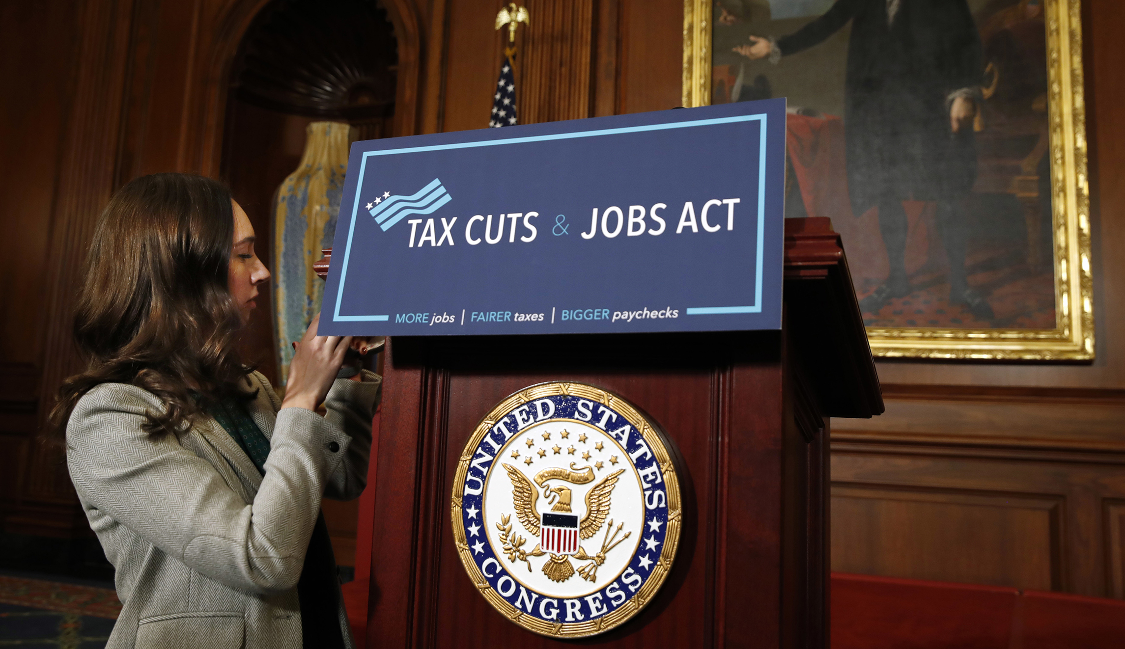 Official scorekeeper: House tax bill wouldn’t boost economic growth enough to offset cost