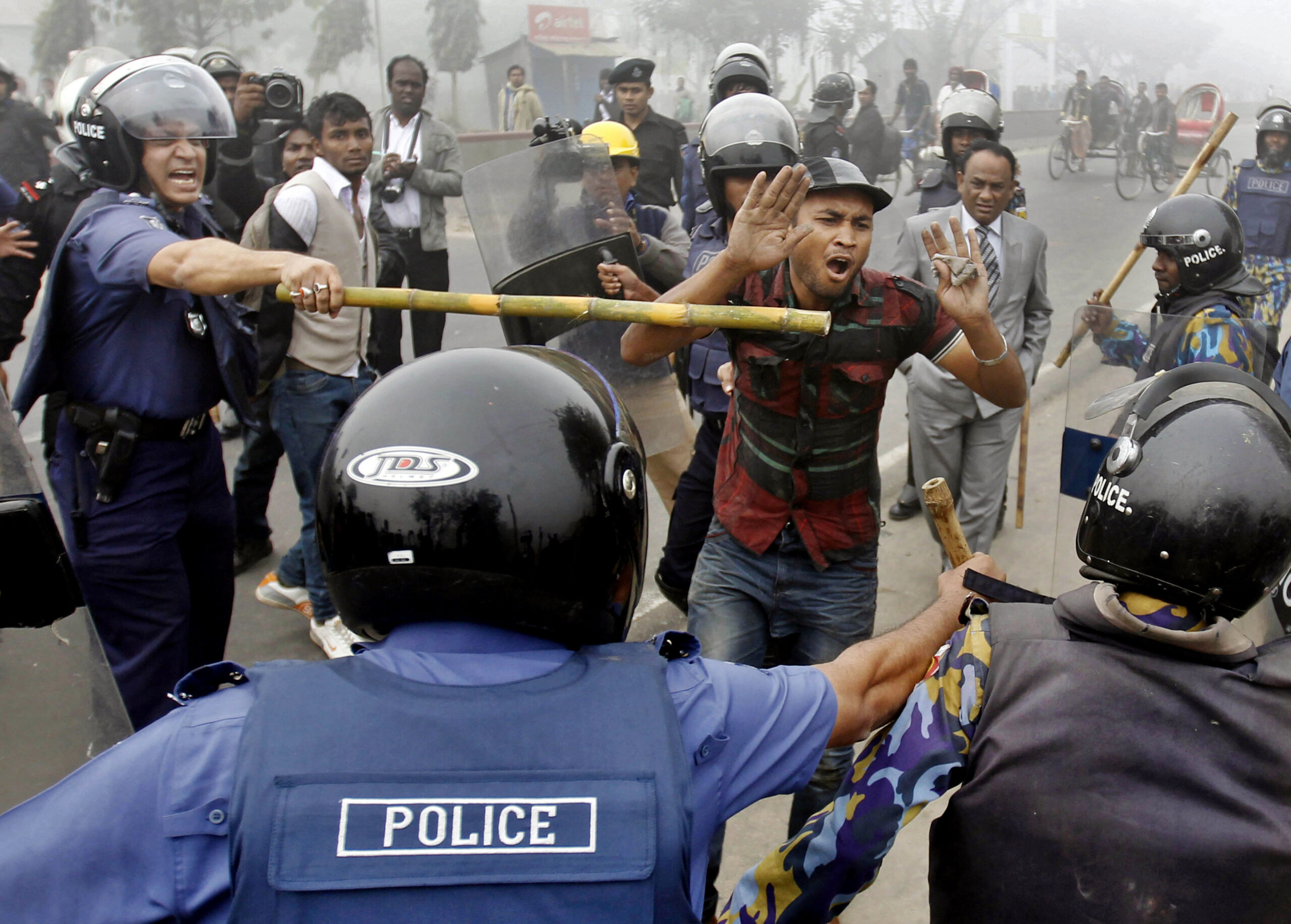 Bangladesh police clash with opposition protesters