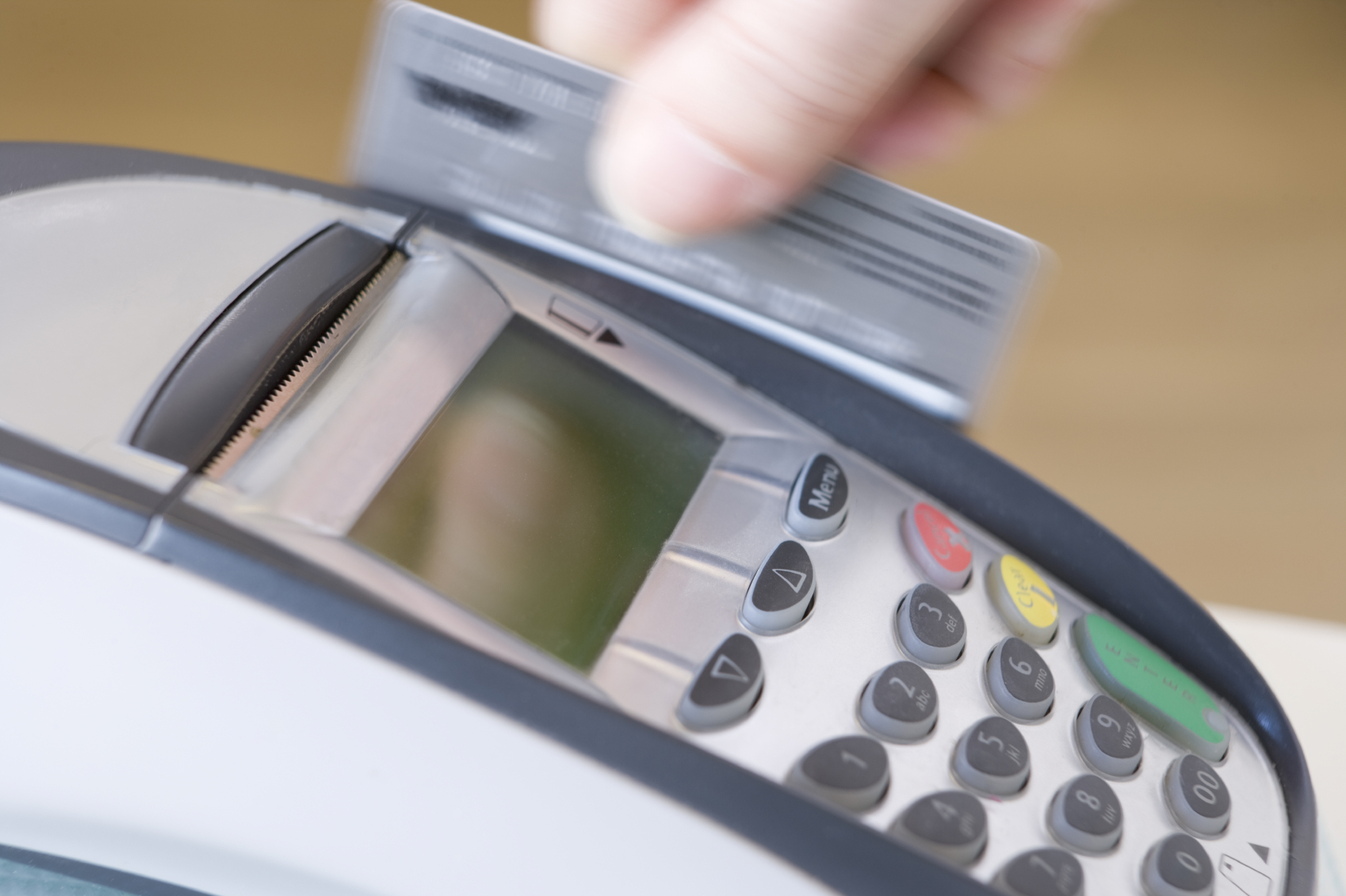 Cap on debit card swipe fees hasn’t lowered prices, bank group says