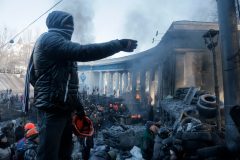 Ukraine clashes resume, fires light up night sky