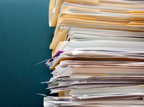 The federal government awards billions of dollars in contracts each year to companies that routinely violate safety, health and wage regulations, according to a report released Wednesday that calls for stricter measures to hold federal contractors accountable. (Photo: Thinkstock)