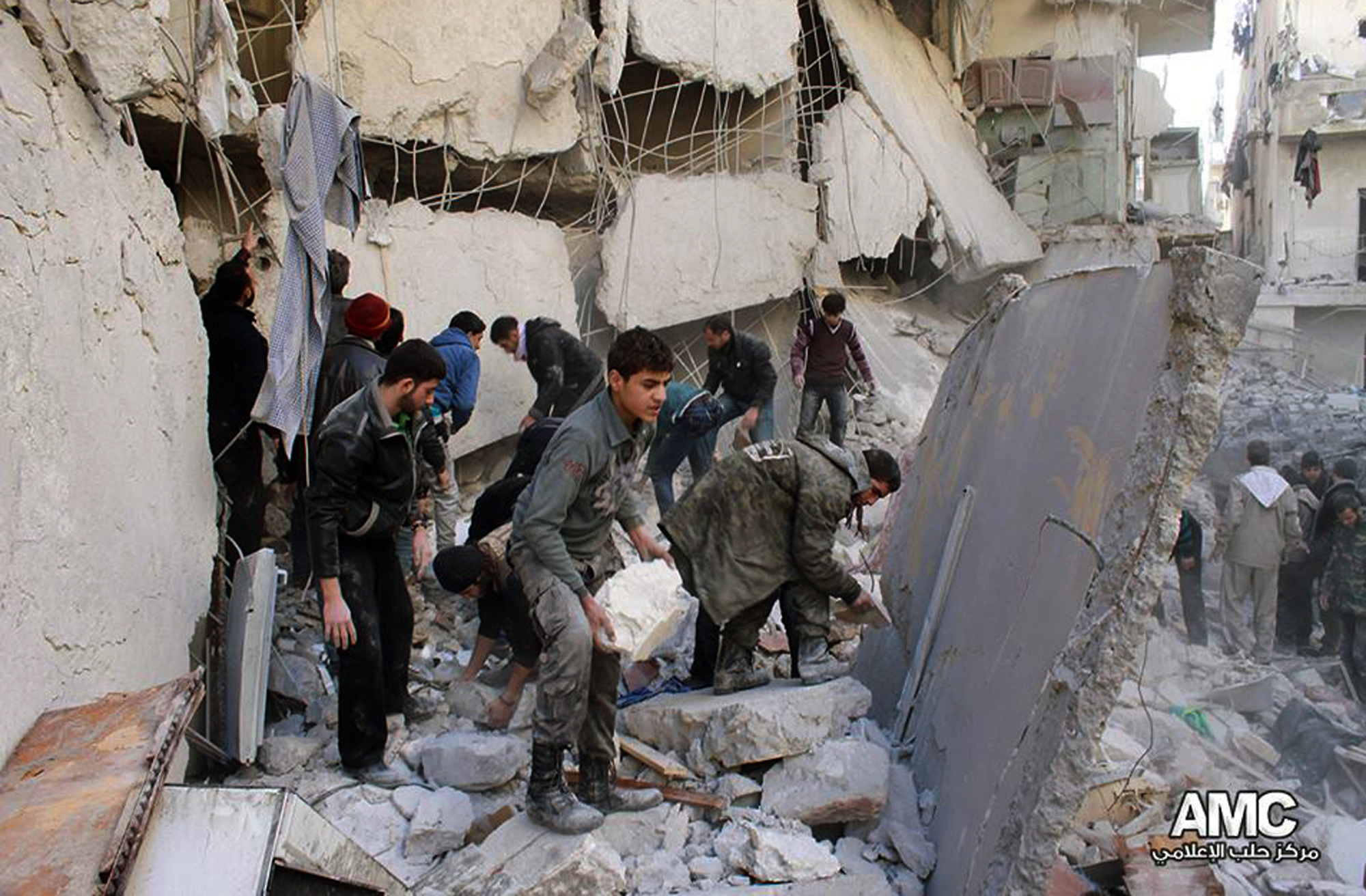 Activists: Syrian forces launch new Aleppo strikes