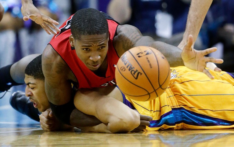   Toronto Raptors forward Ed Davis, top, fights for the loose ball with New Orleans Hornets forward Anthony Davis (23) during the third quarter of an NBA basketball game in New Orleans, Friday, Dec. 28, 2012. (AP Photo/Dave Martin)  