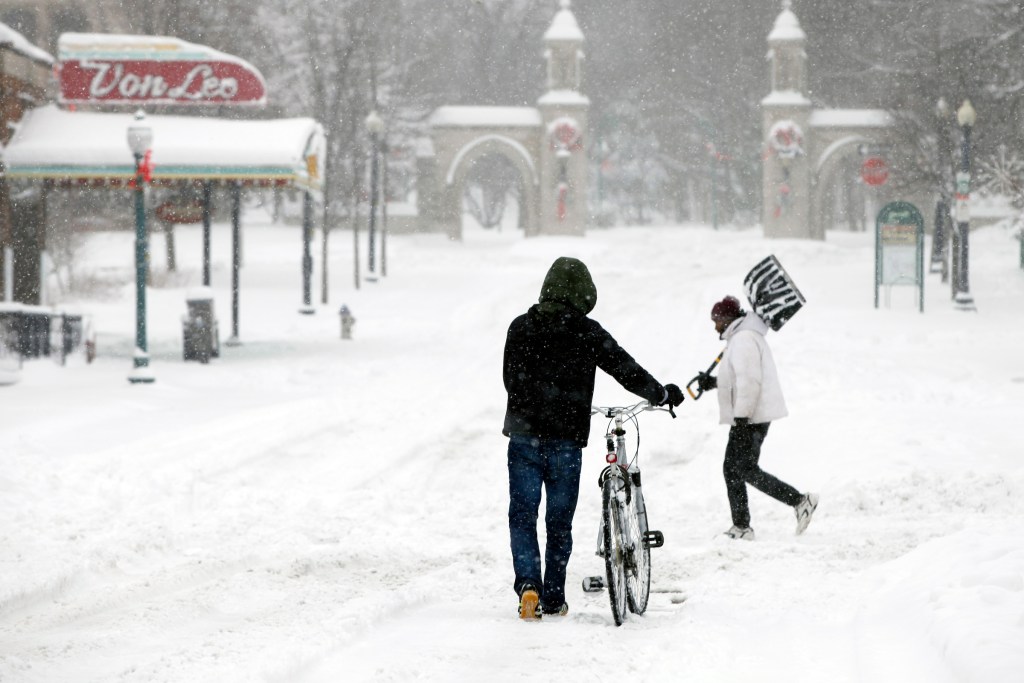 Storm dumps heavy snow on southern Indiana
