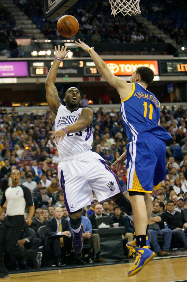   Sacramento Kings guard Marcus Thornton, left, shoots over Golden State Warriors defender Klay Thompson during the second half of an NBA basketball game in Sacramento, Calif., on Wednesday, Dec. 19, 2012. The Kings won 131-127.(AP Photo/Steve Yeater)  