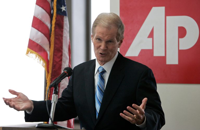 Sen. Bill Nelson said that although glitches plaguing the federal health care exchange website are 