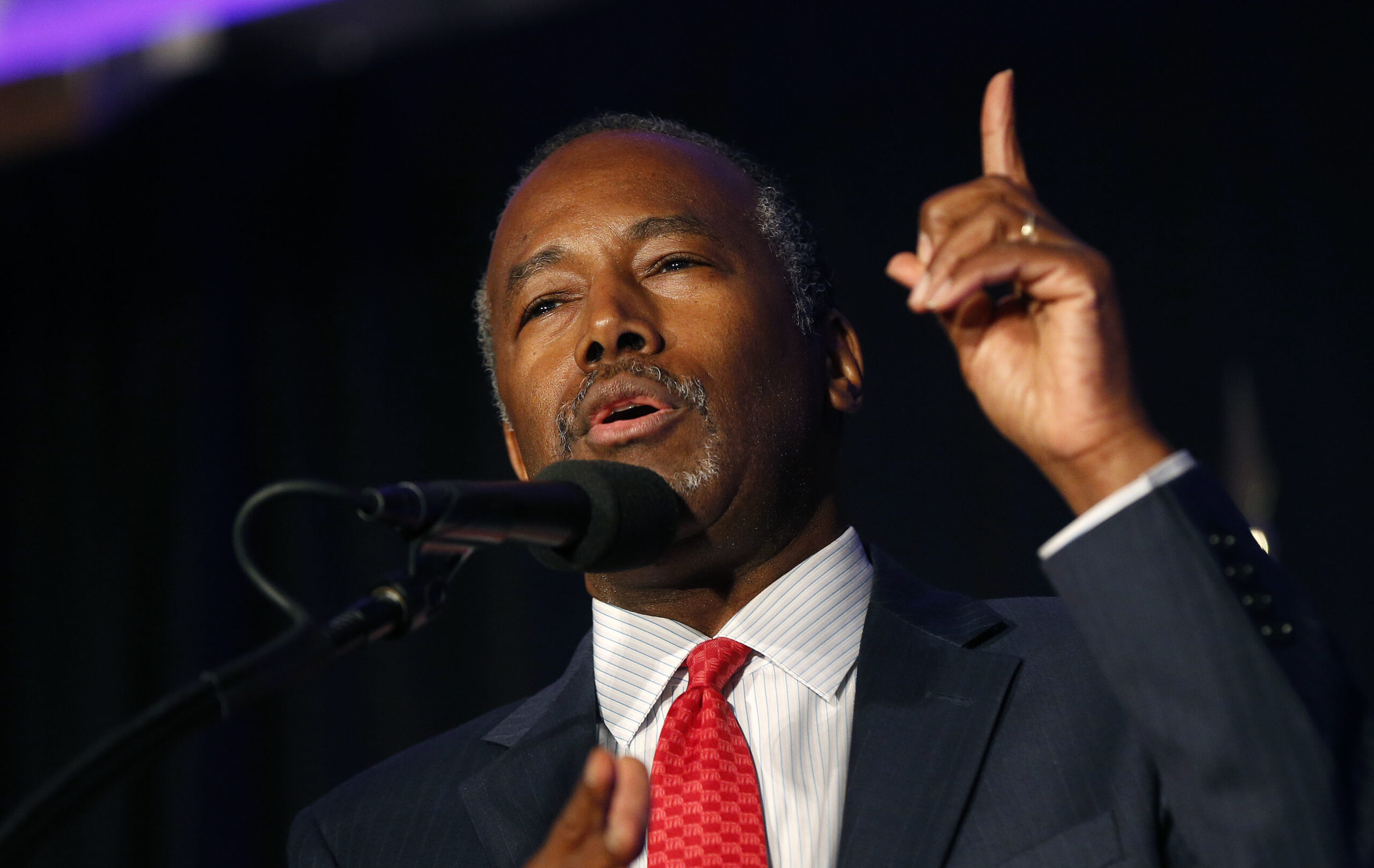 Carson urges Clinton, Trump to release their medical records