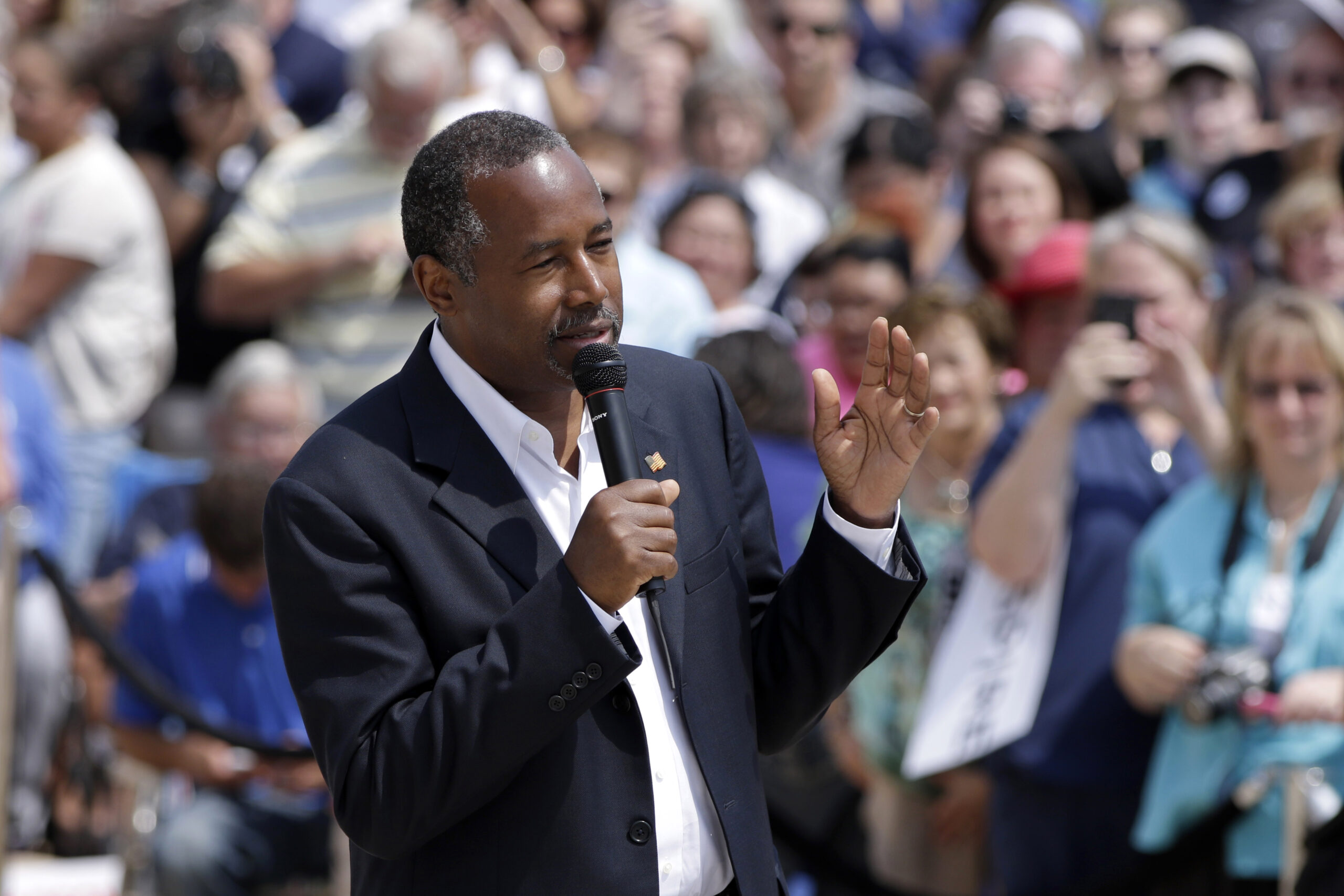 Poll: Trump still leads, but Carson beats him one-on-one