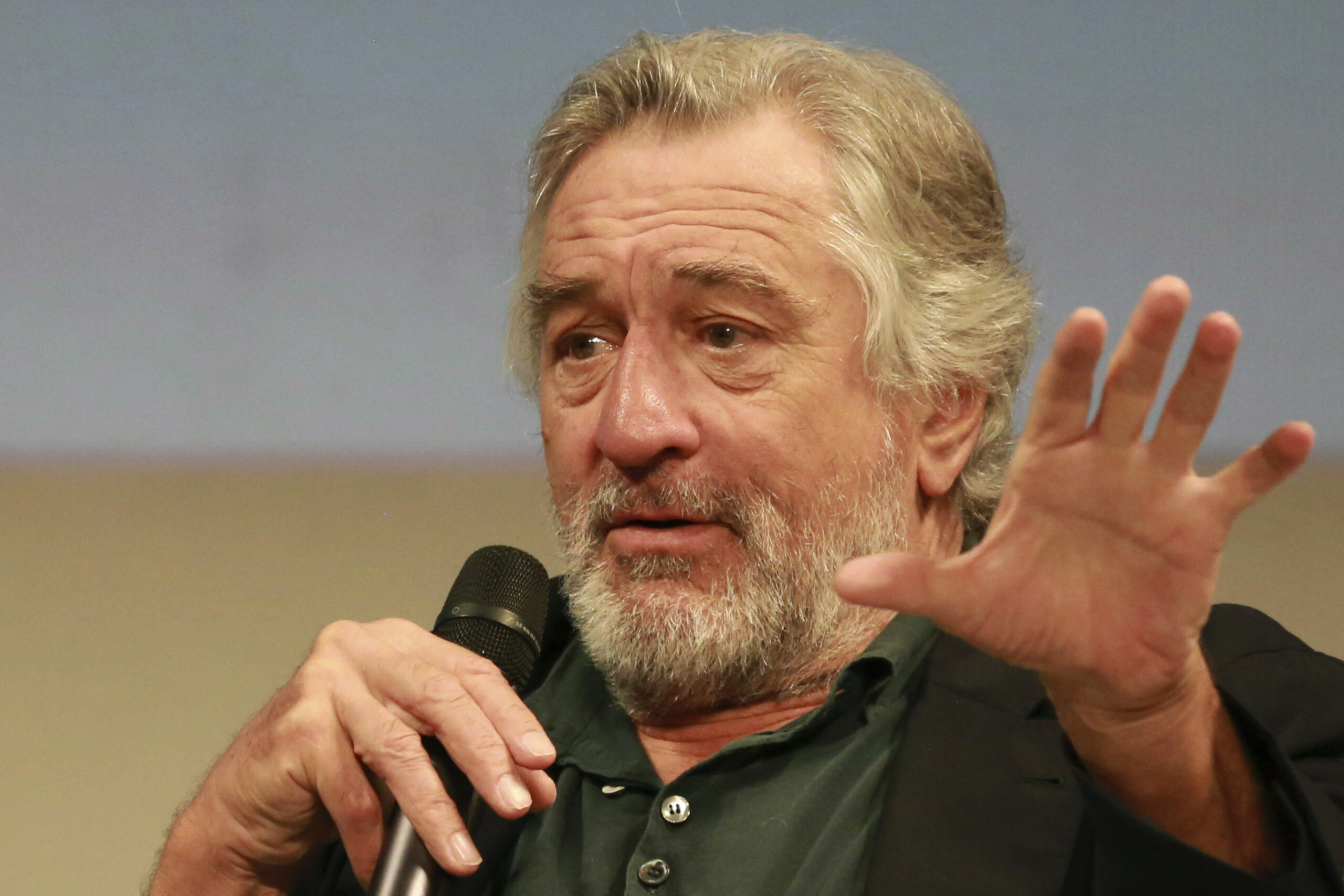 Robert de Niro calls Trump ‘totally nuts’