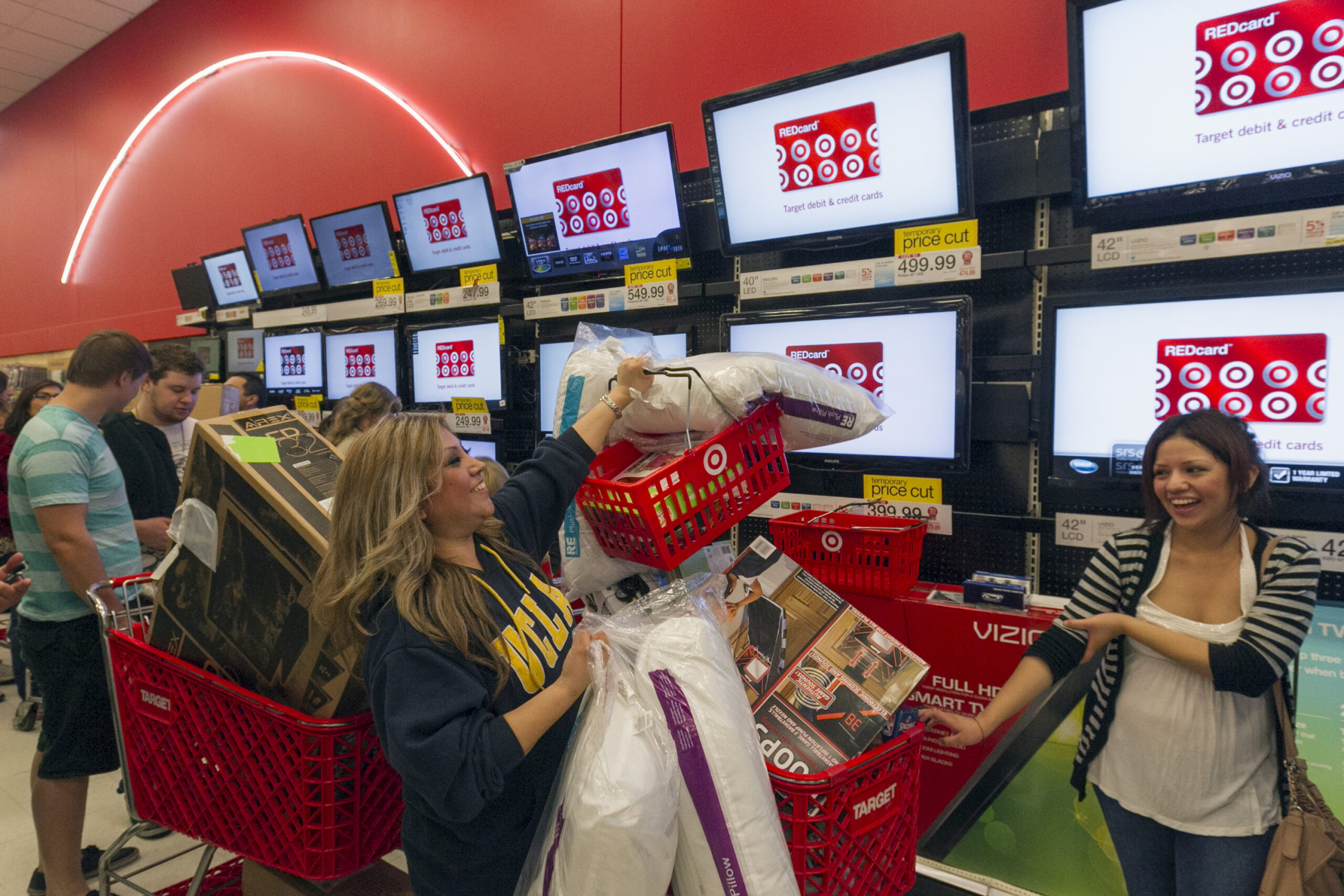 Consumer sentiment falls, hinting at fallout from debt limit fight