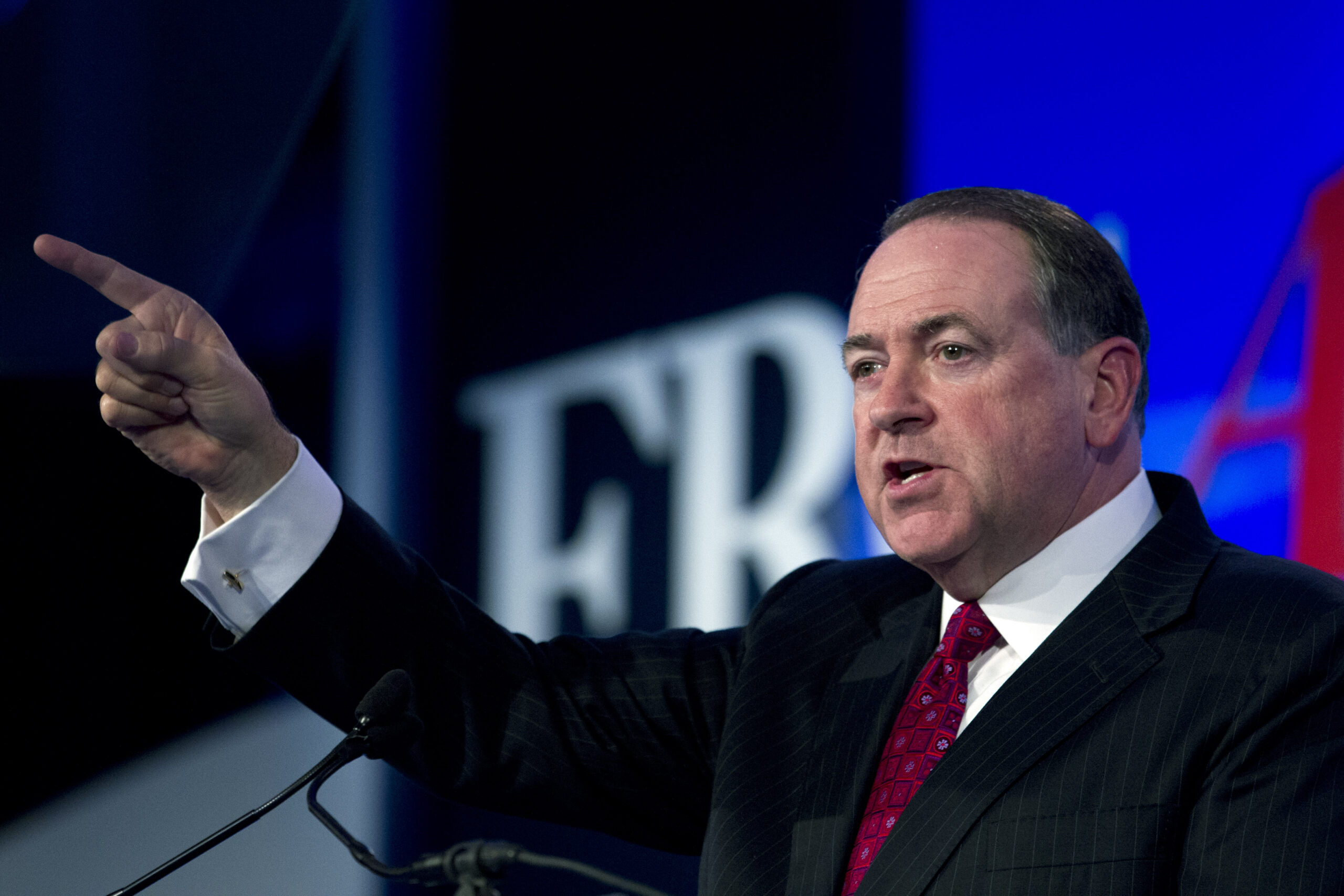 Huckabee to tour U.S.-Mexico border
