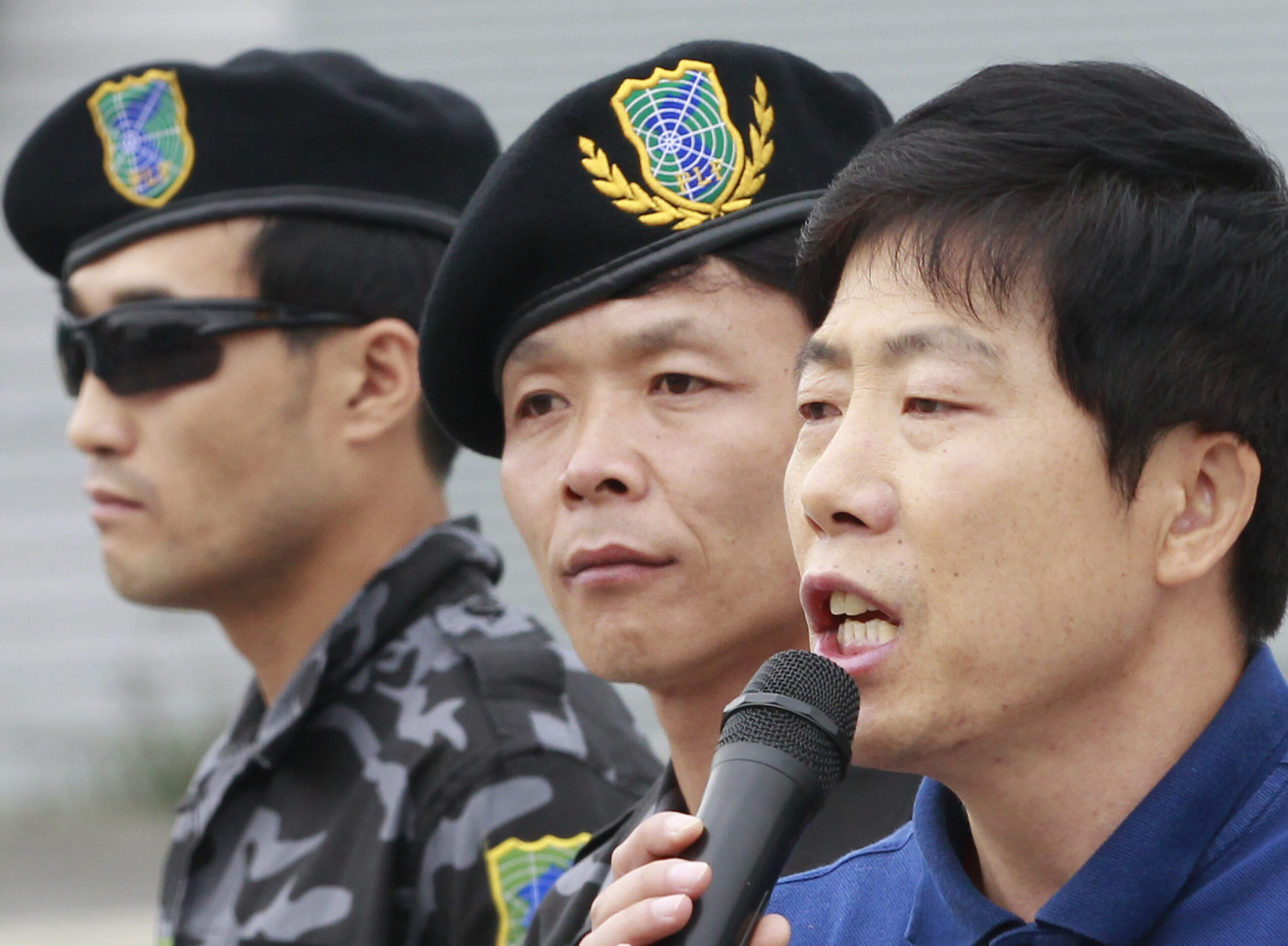 Smuggled phones help N. Korea defectors send money