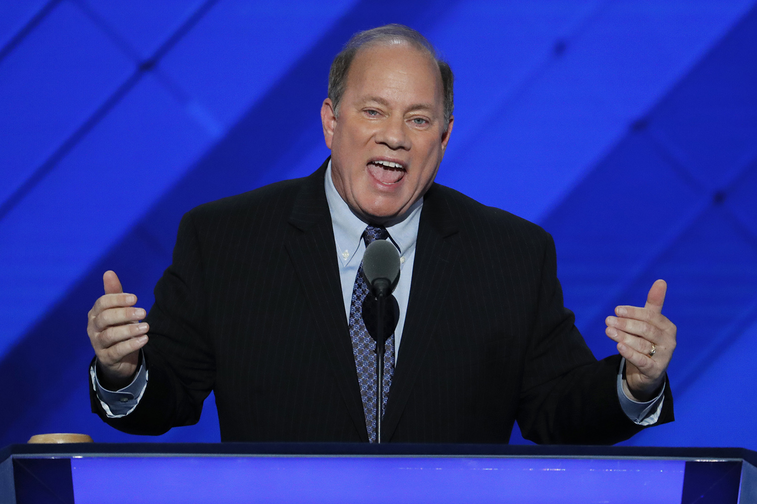 Mayor of Detroit jabs Trump with bankruptcy joke