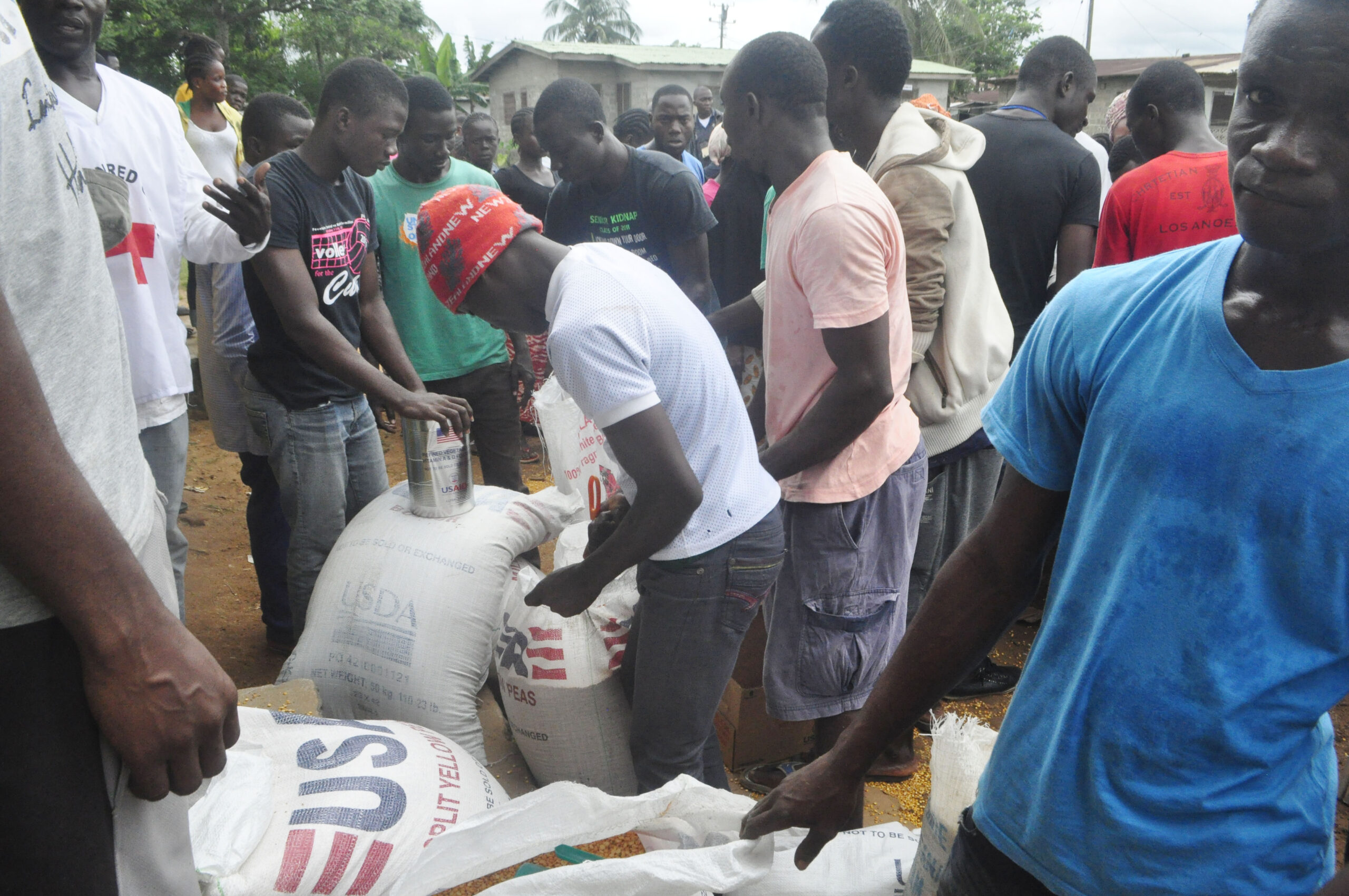 Food deliveries in Sierra Leone to fight Ebola