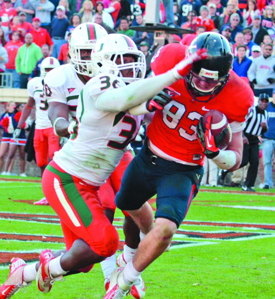 Virginia stuns Miami with late touchdown