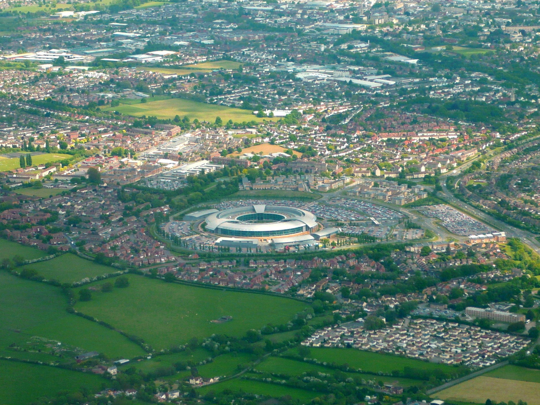 Top British spy agency joins Twitter