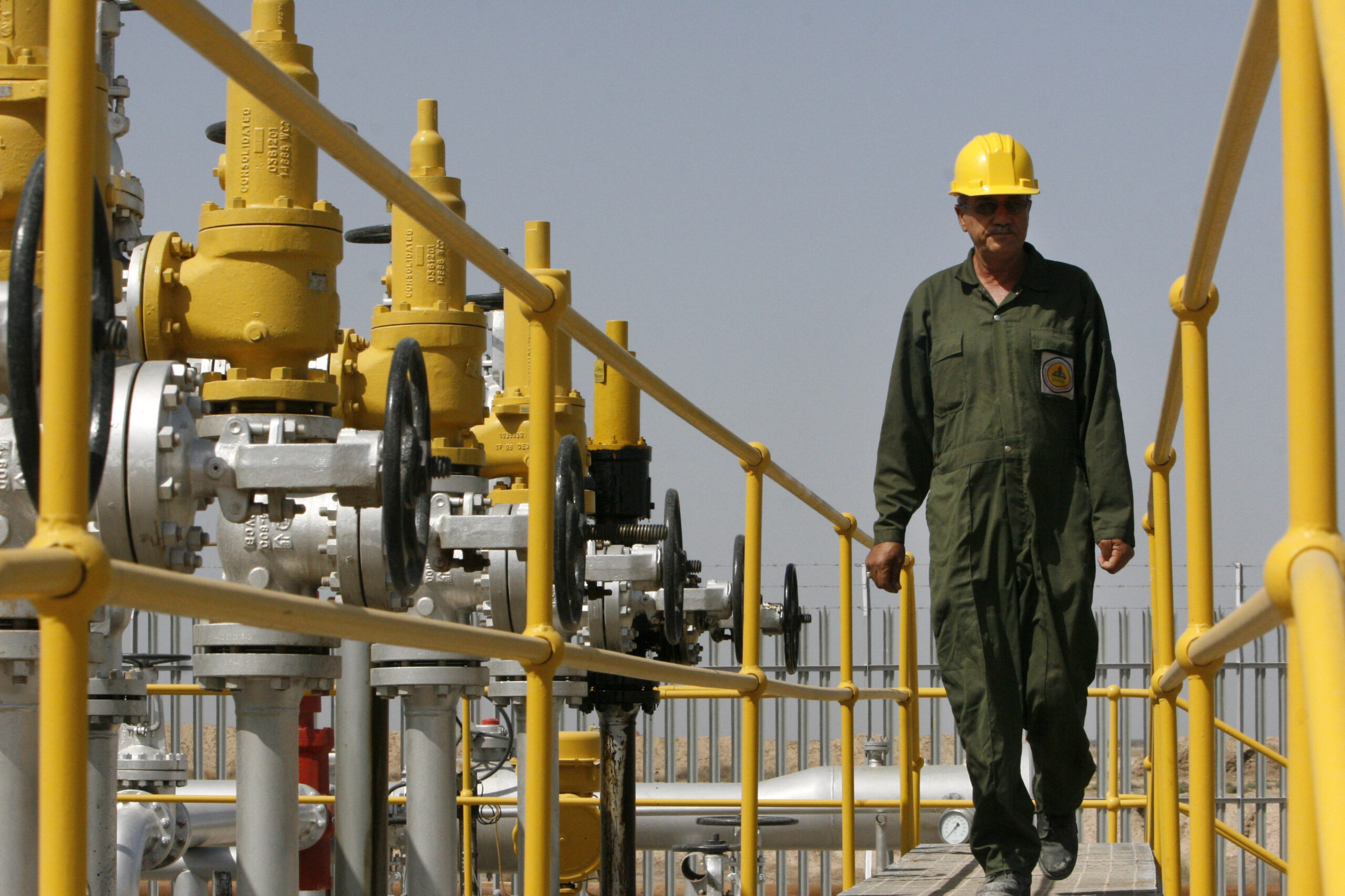 White House warns Iran on oil-for-goods deal with Russia
