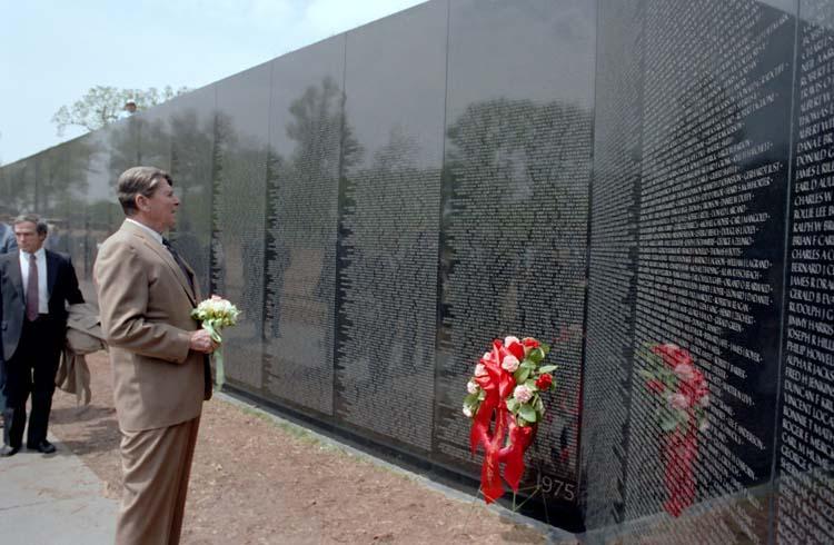Obama to salute Vietnam Memorial