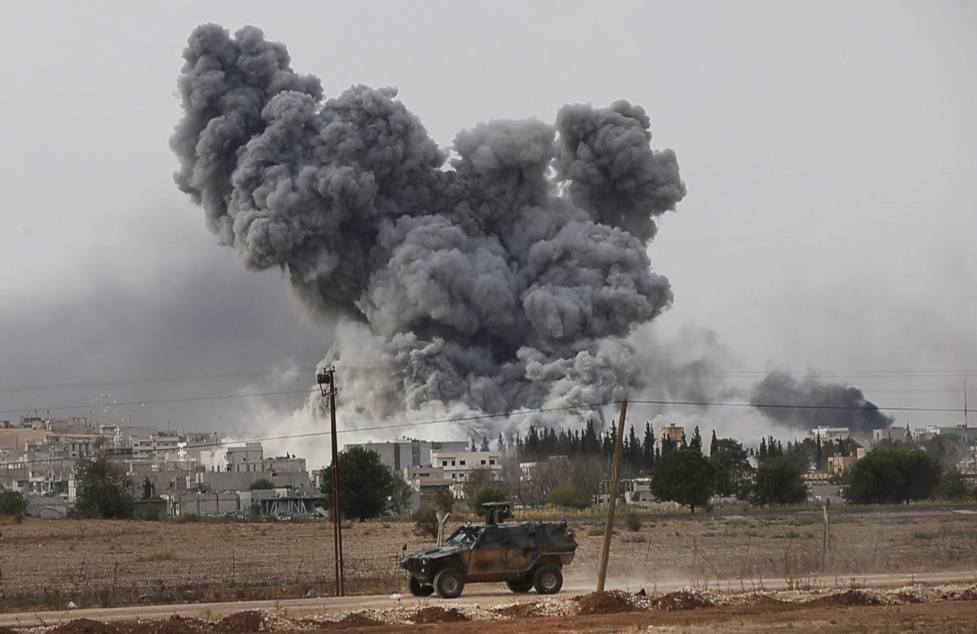 Activists: Kurds halt jihadi advance in Syria town