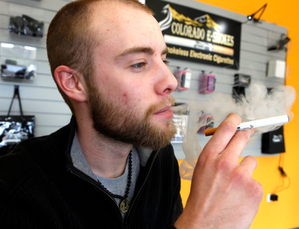 Senators call for probe of e-cigarette marketing