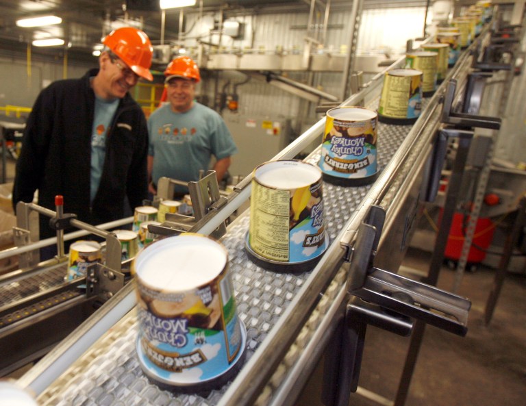 Ice cream chain has not met a pledge to use milk only from dairy farms that pay workers fair wages, group says. (AP Photo/Toby Talbot)